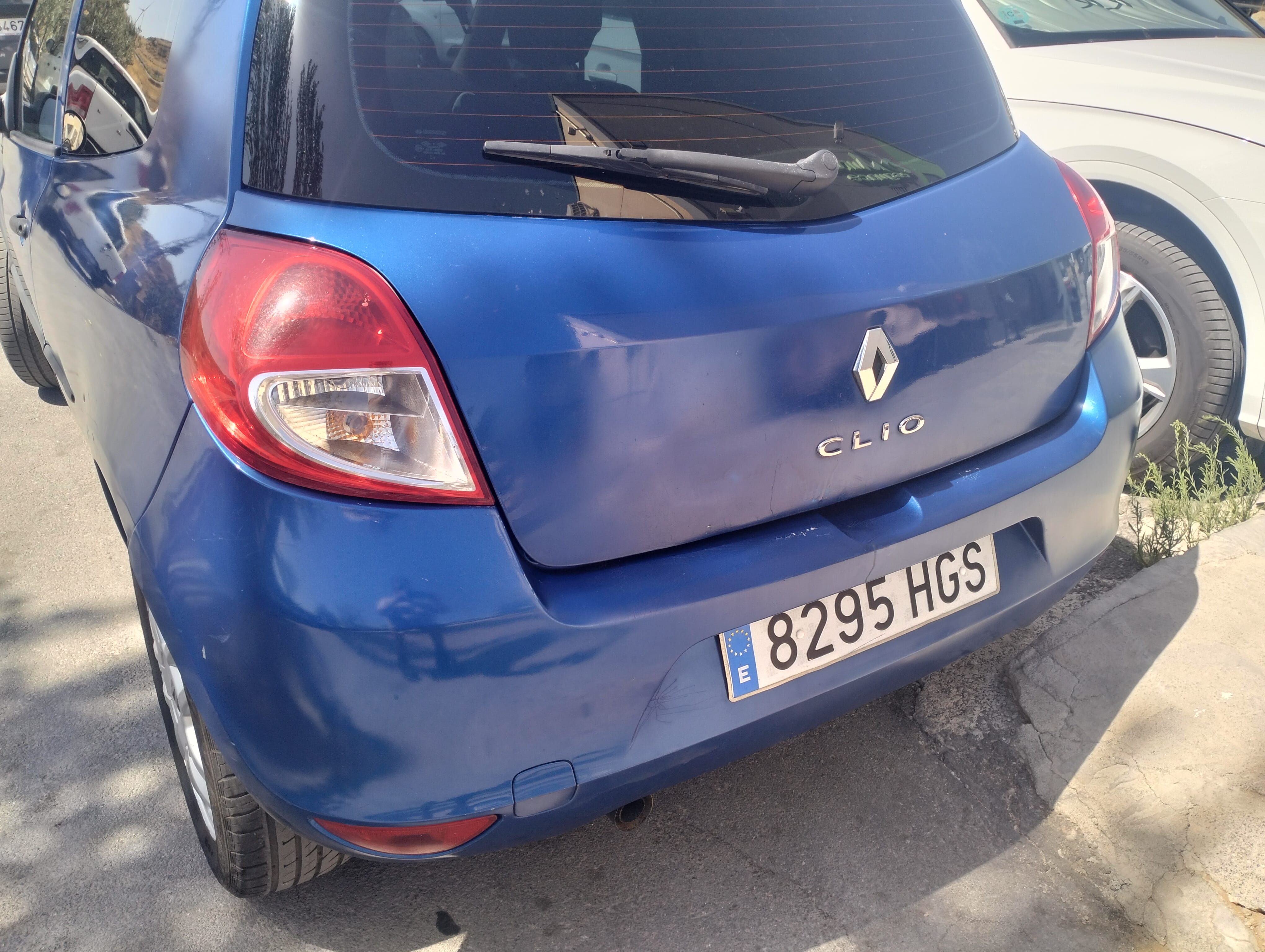 Renault Clio E-tech with Cruise control