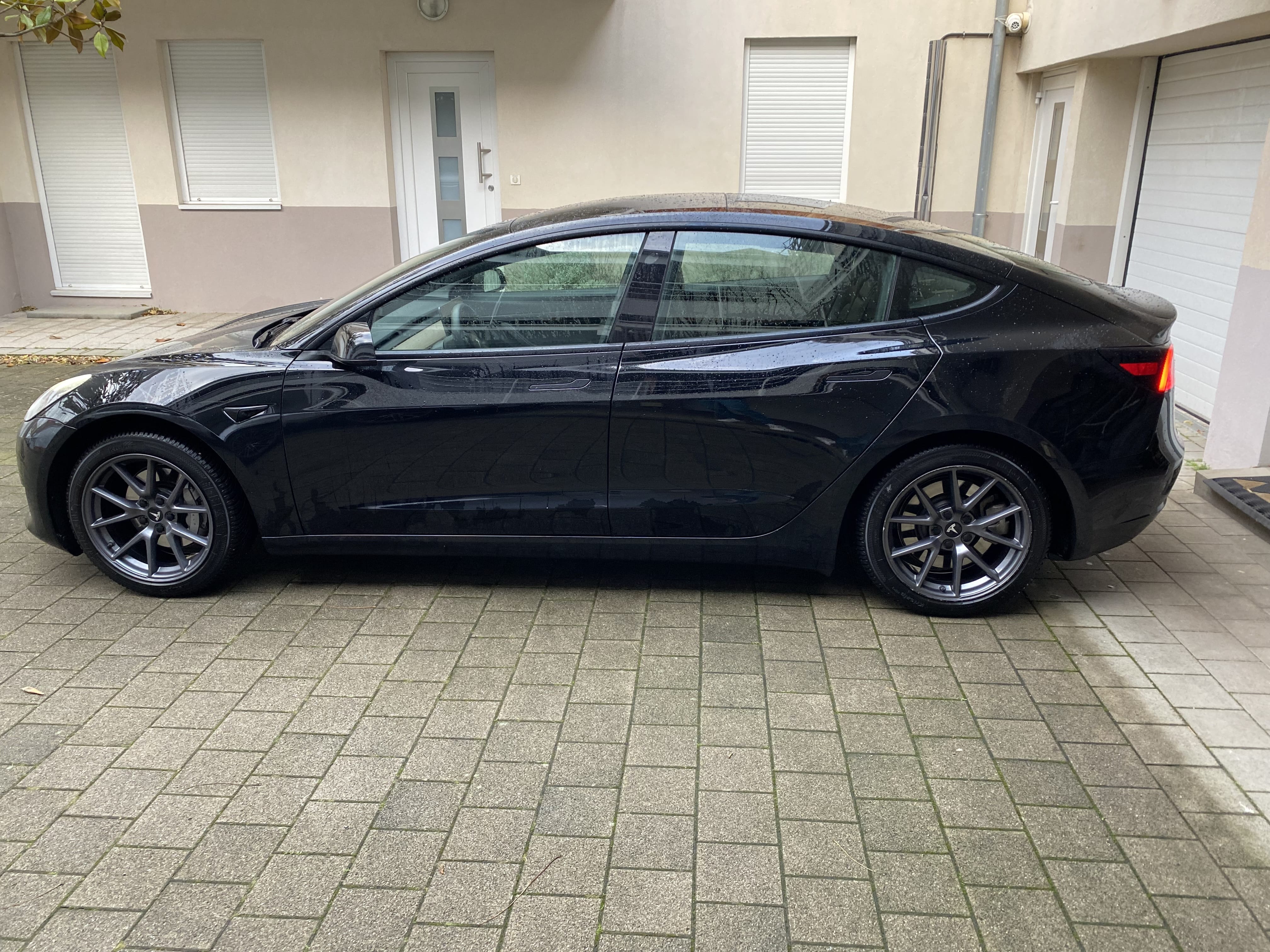 Tesla Model 3 Standard Range Plus avec GPS