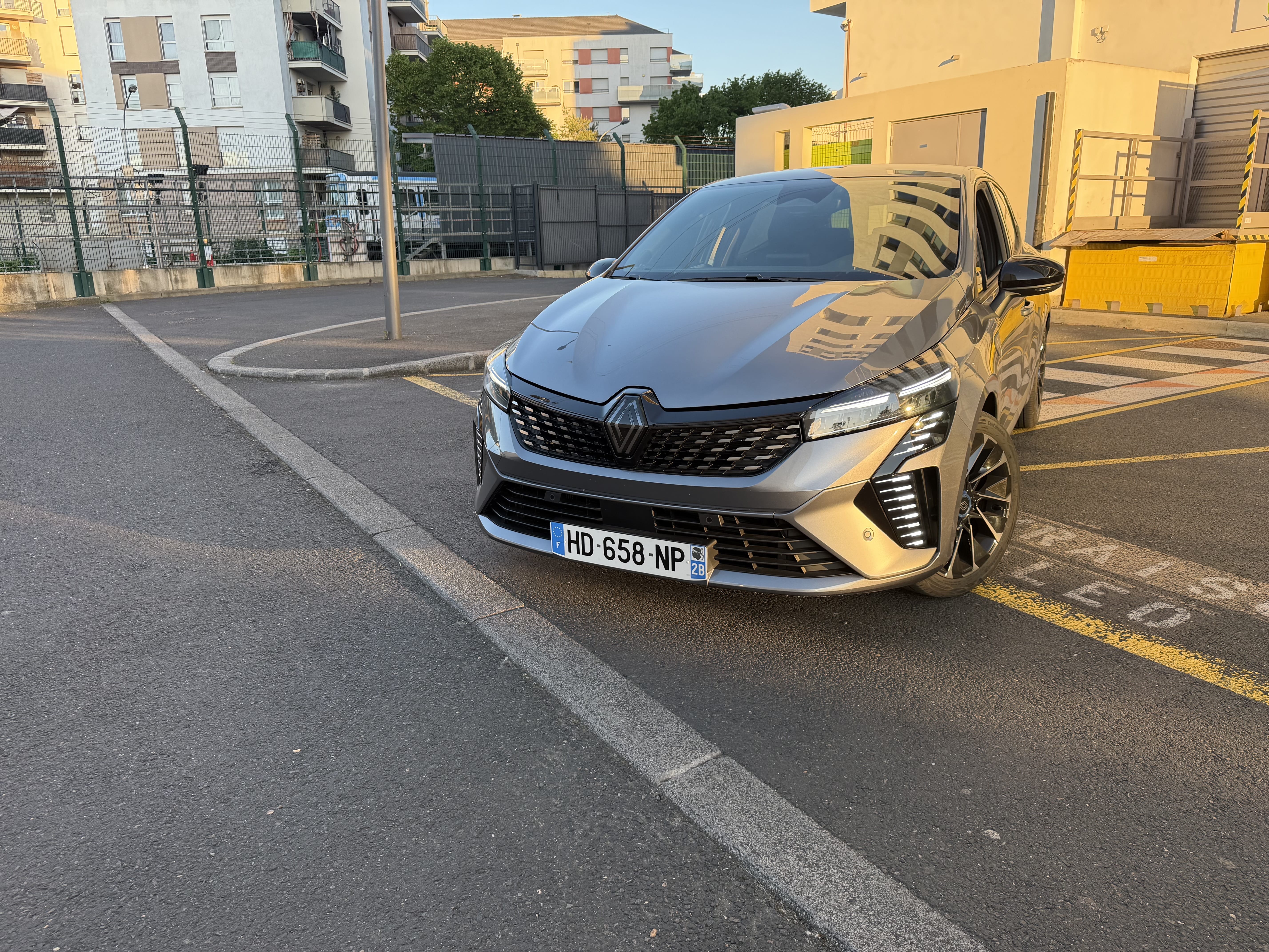 Renault Clio E-tech, 2025, Essence 95 / Électrique (hybride), automatique