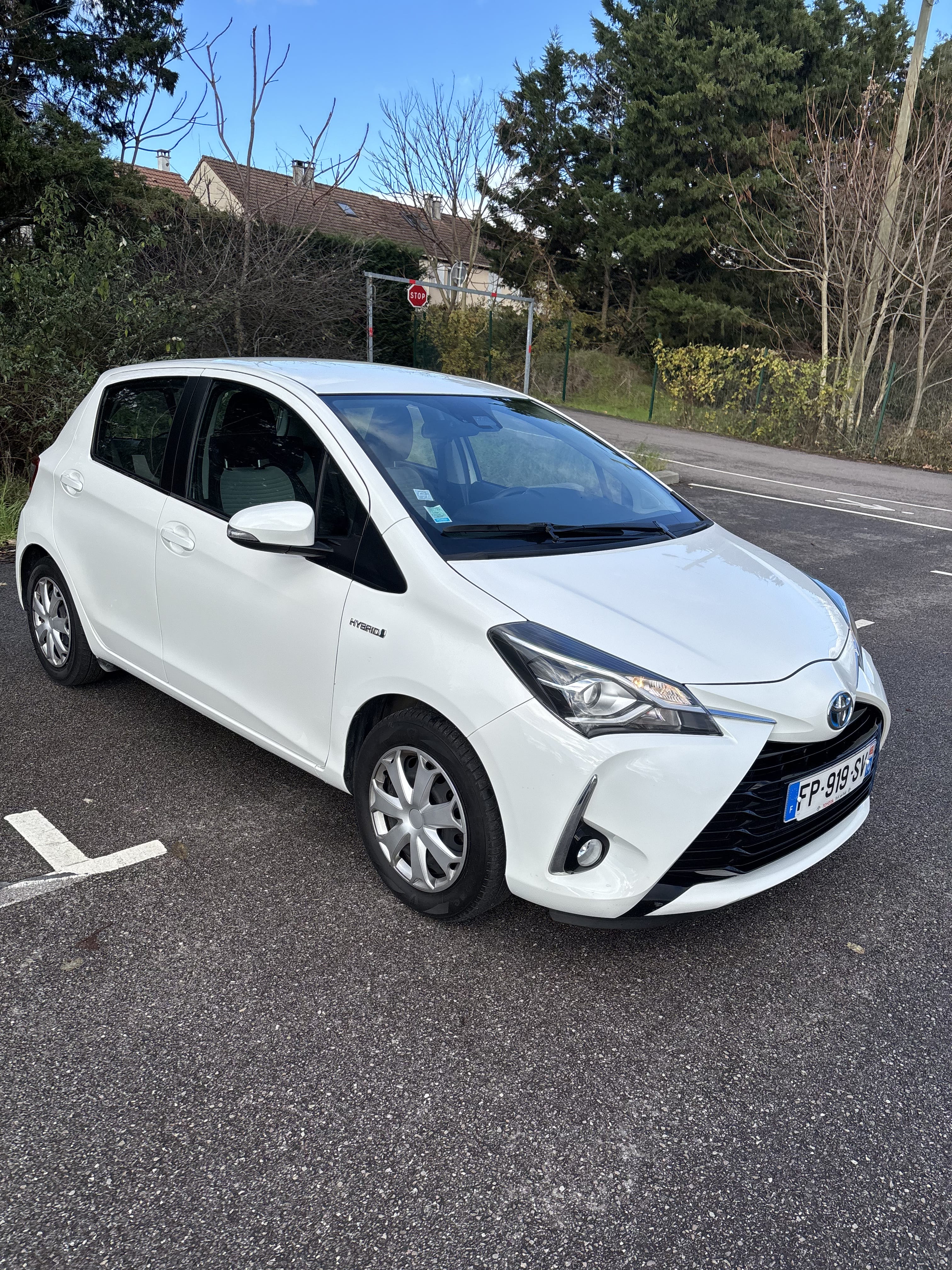 Toyota Yaris Hybride, 2020, Essence 98 / Électrique (hybride), automatique