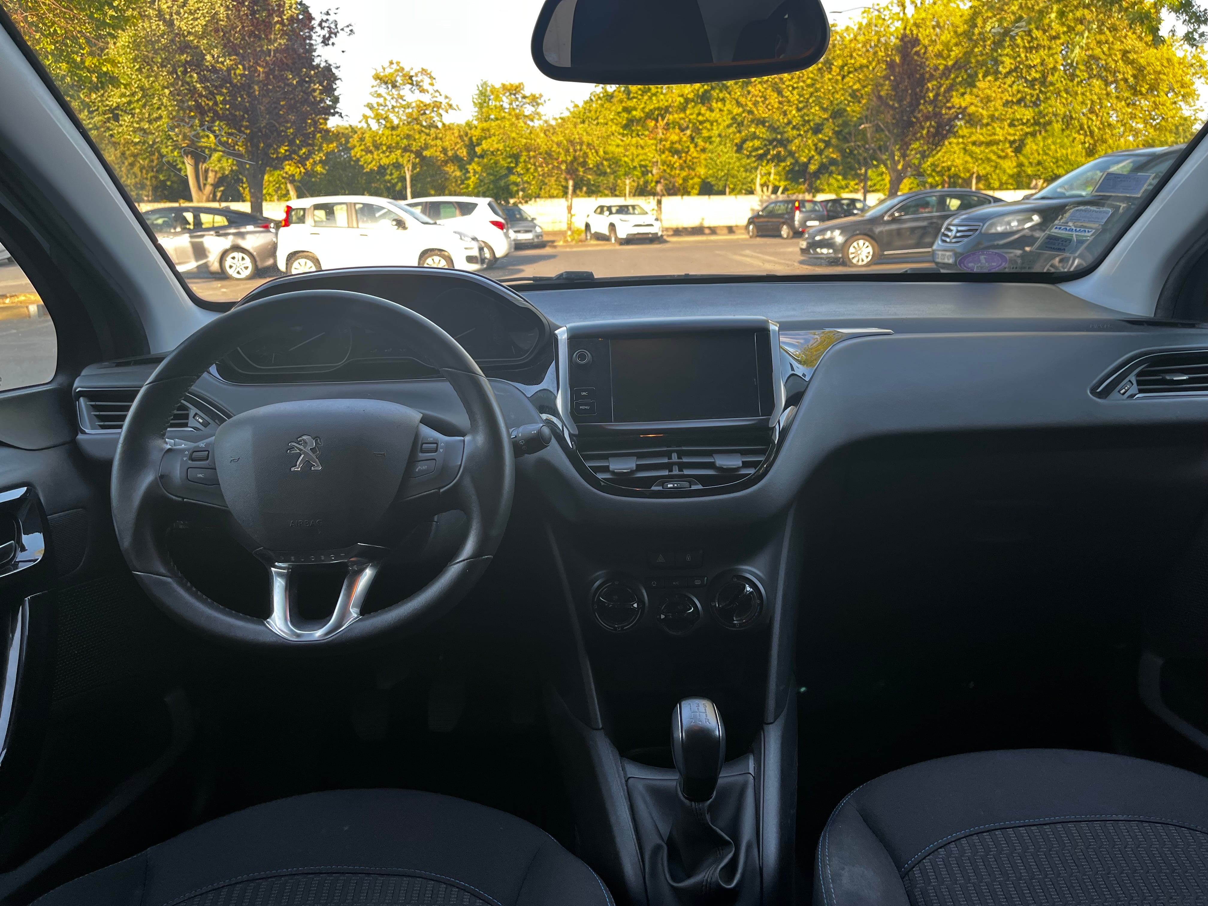 Peugeot 208 Economique – Orly / Thiais – CarPlay, idéale Paris avec Régulateur de vitesse
