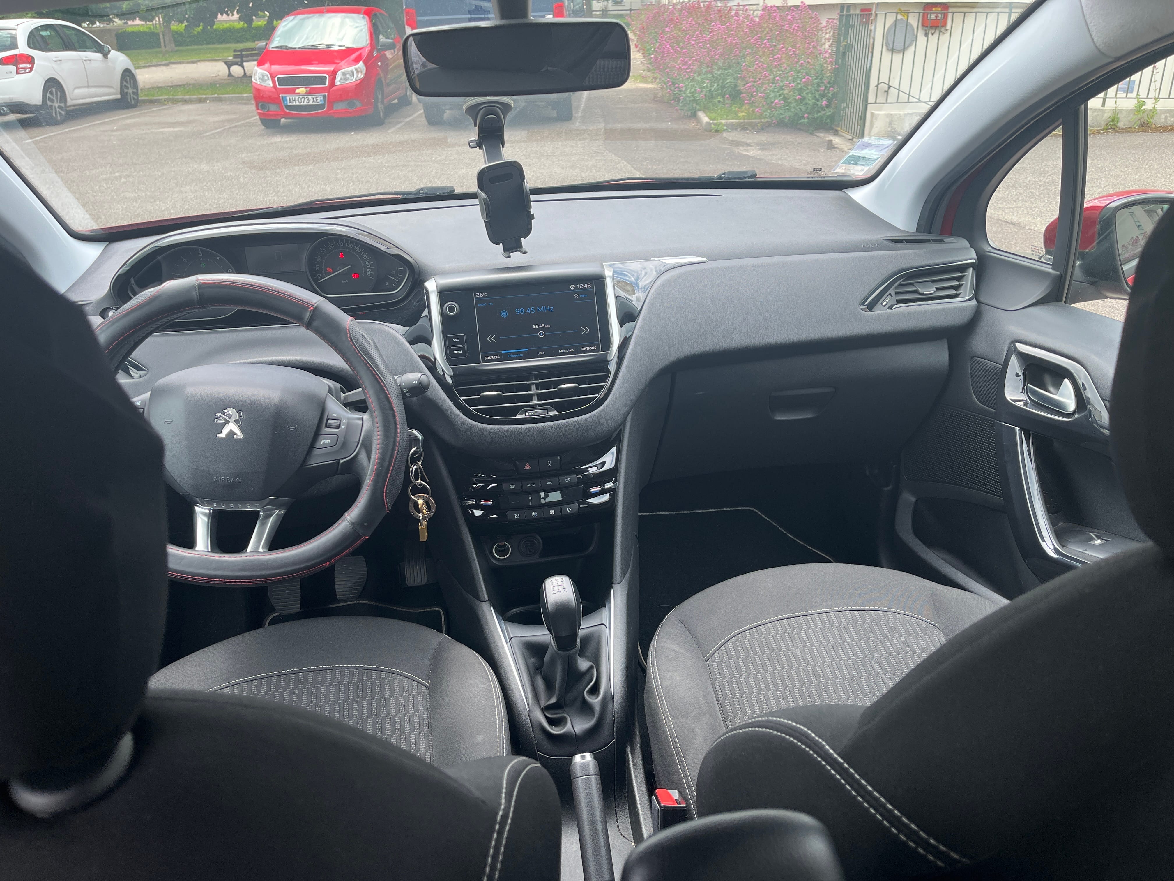 Peugeot 208 avec Siège bébé