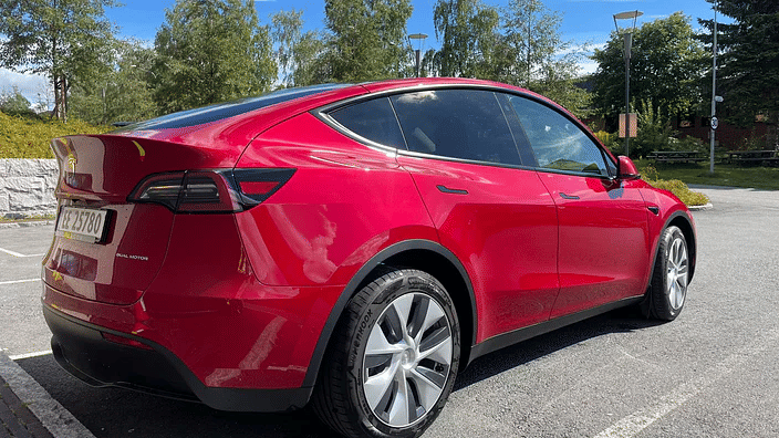 Tesla Model Y - keyless med Tesla-app med Cruisekontroll