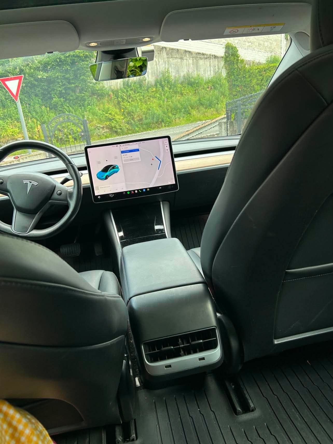 Tesla Model 3 med Ryggekamera
