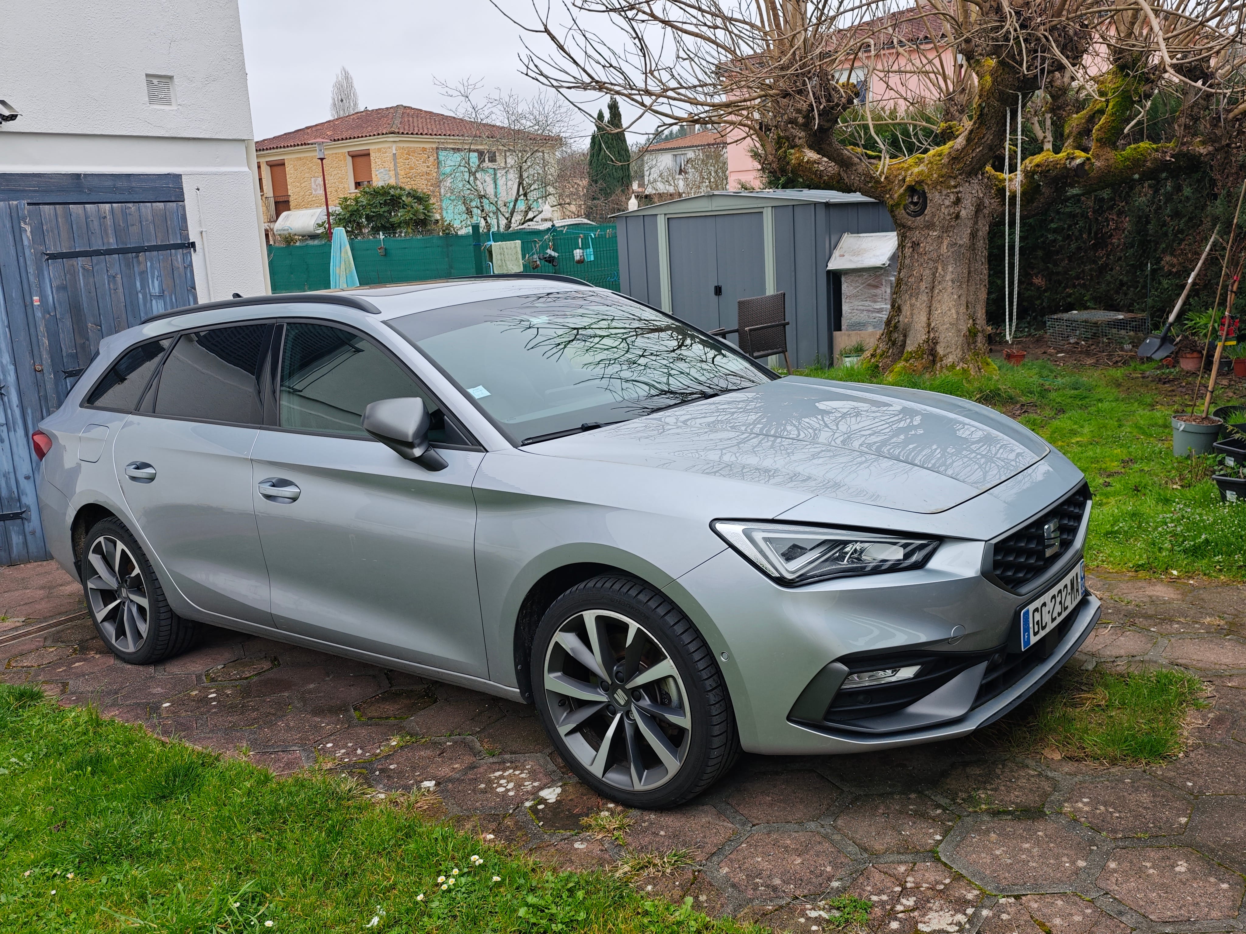 Seat Leon ST, 2021, Essence 95 / Électrique (hybride), automatique