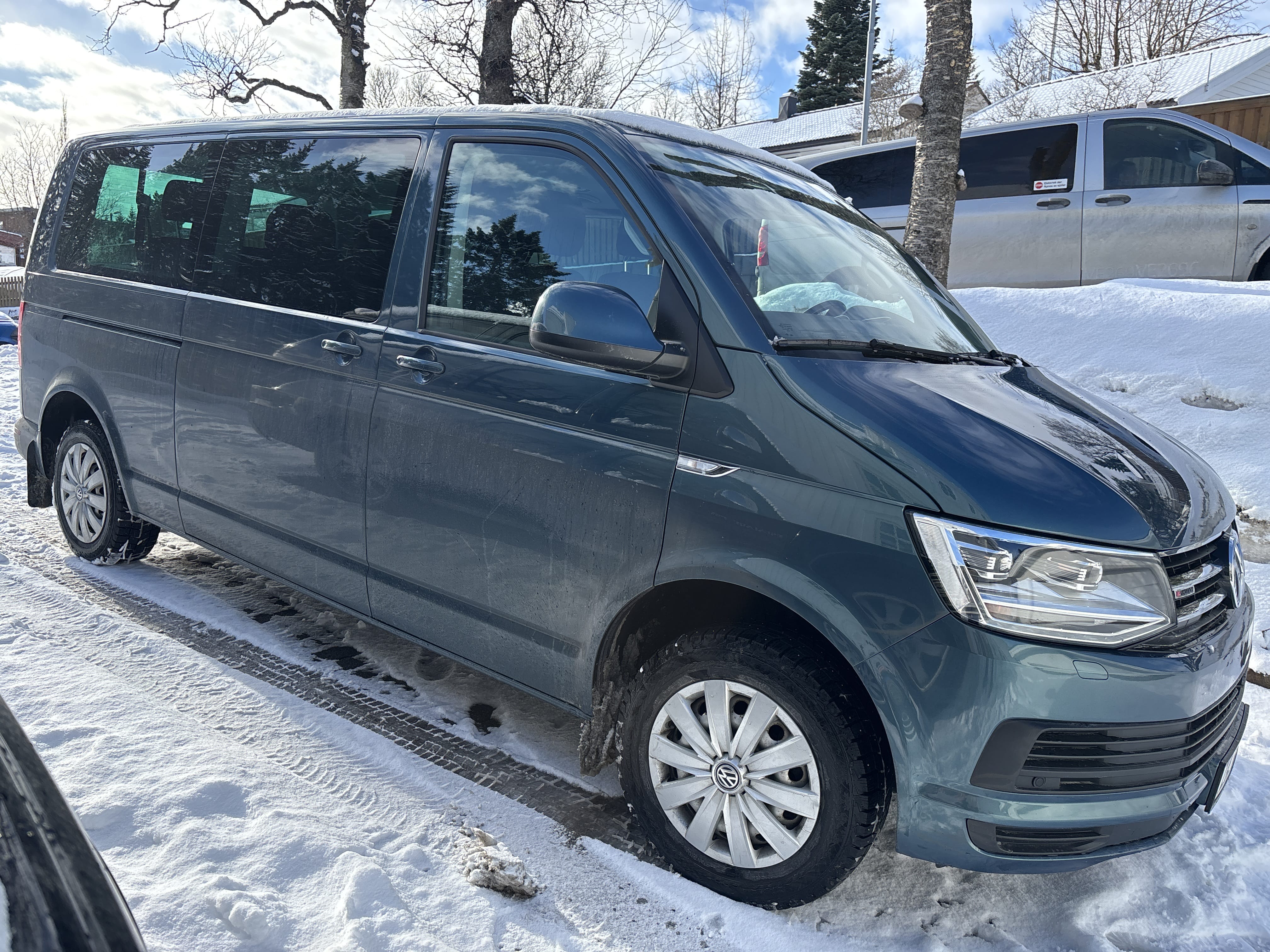 Volkswagen Caravelle with Air conditioning