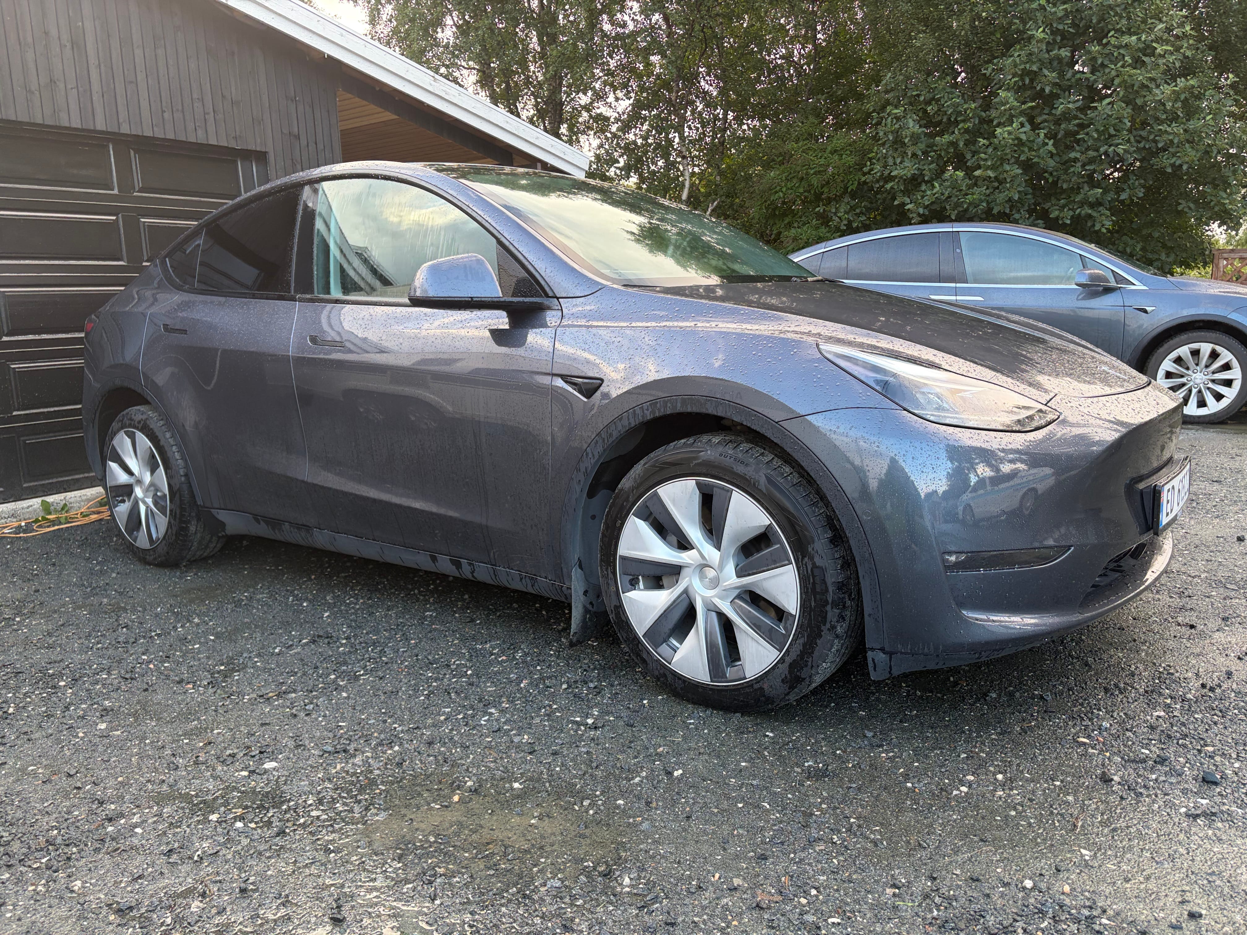 Tesla Model Y Long Range med Cruisekontroll