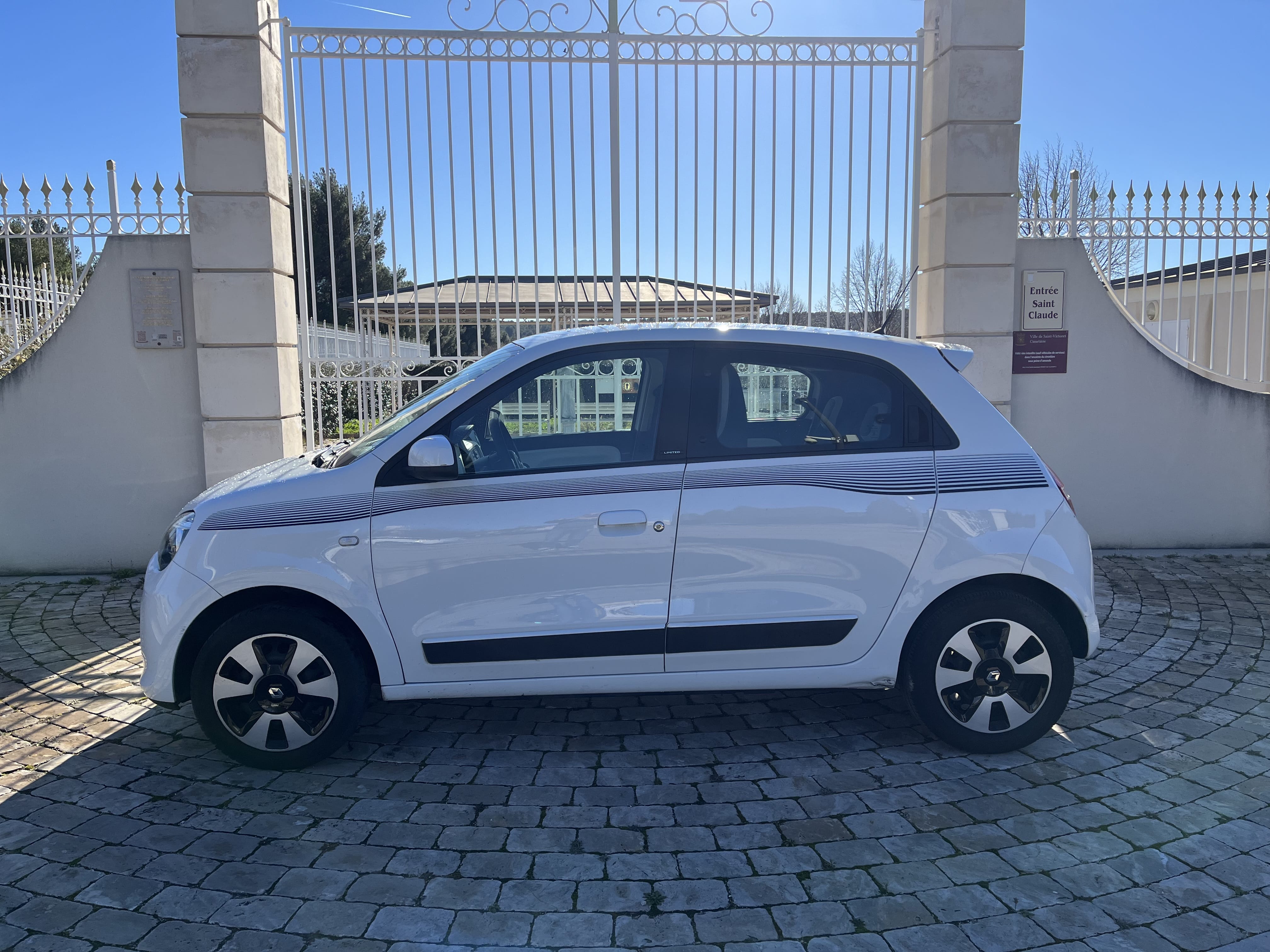 Renault Twingo lll 1.0L 12V 69CV with Air conditioning