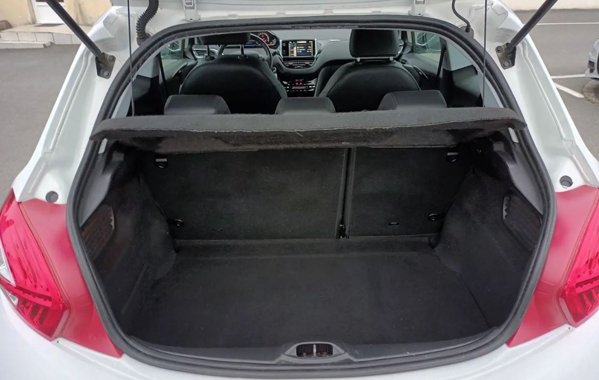 Peugeot 208 avec Entrée audio / iPod
