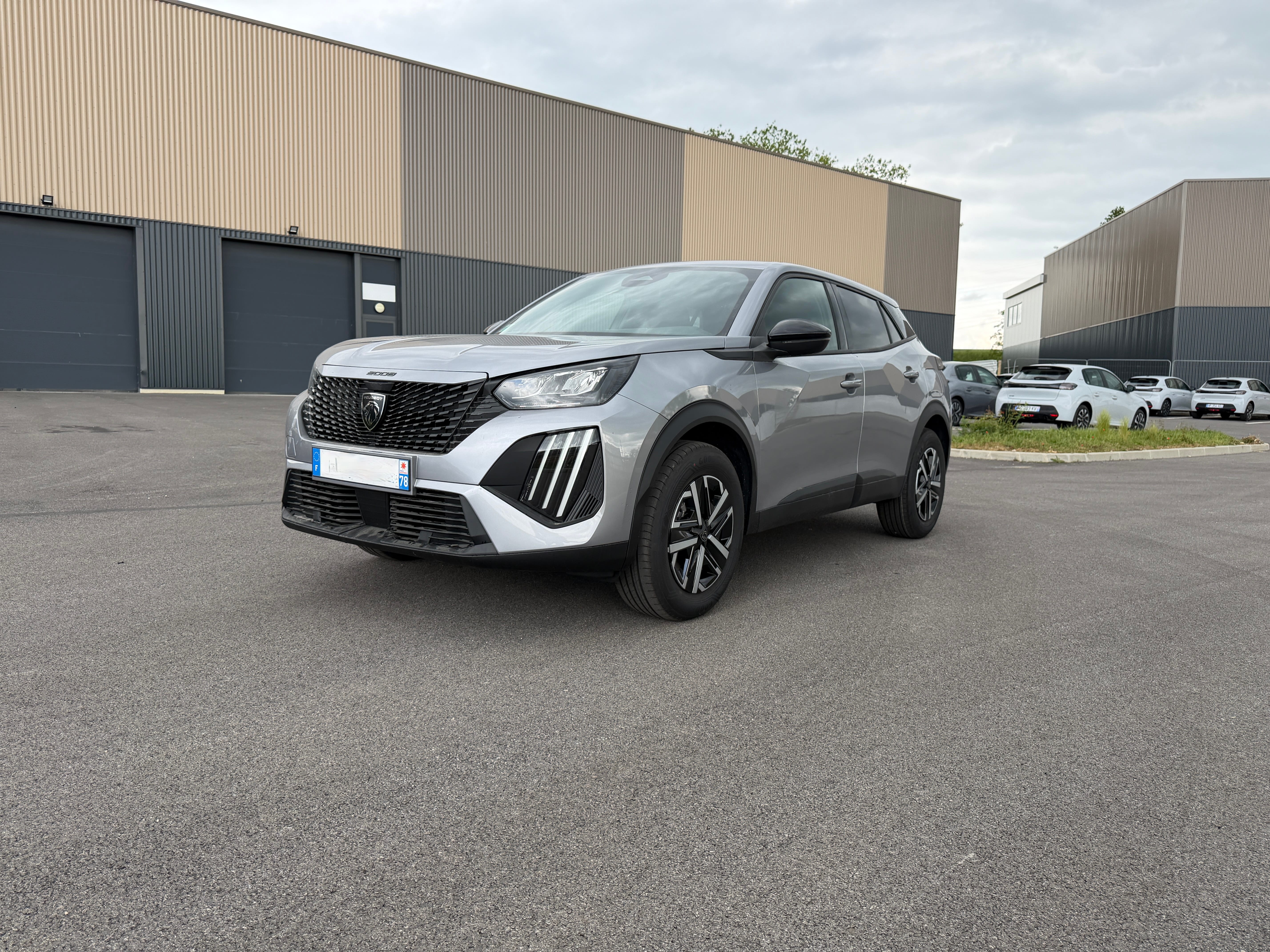 Peugeot 2008, 2026, Essence 95 / Eléctrico (híbrido), Automático