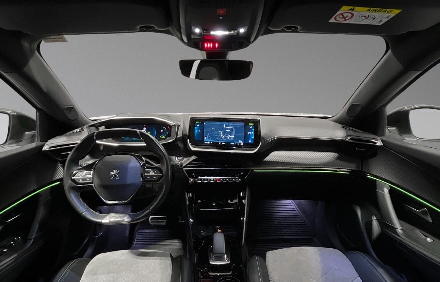 Peugeot e-2008 med GPS
