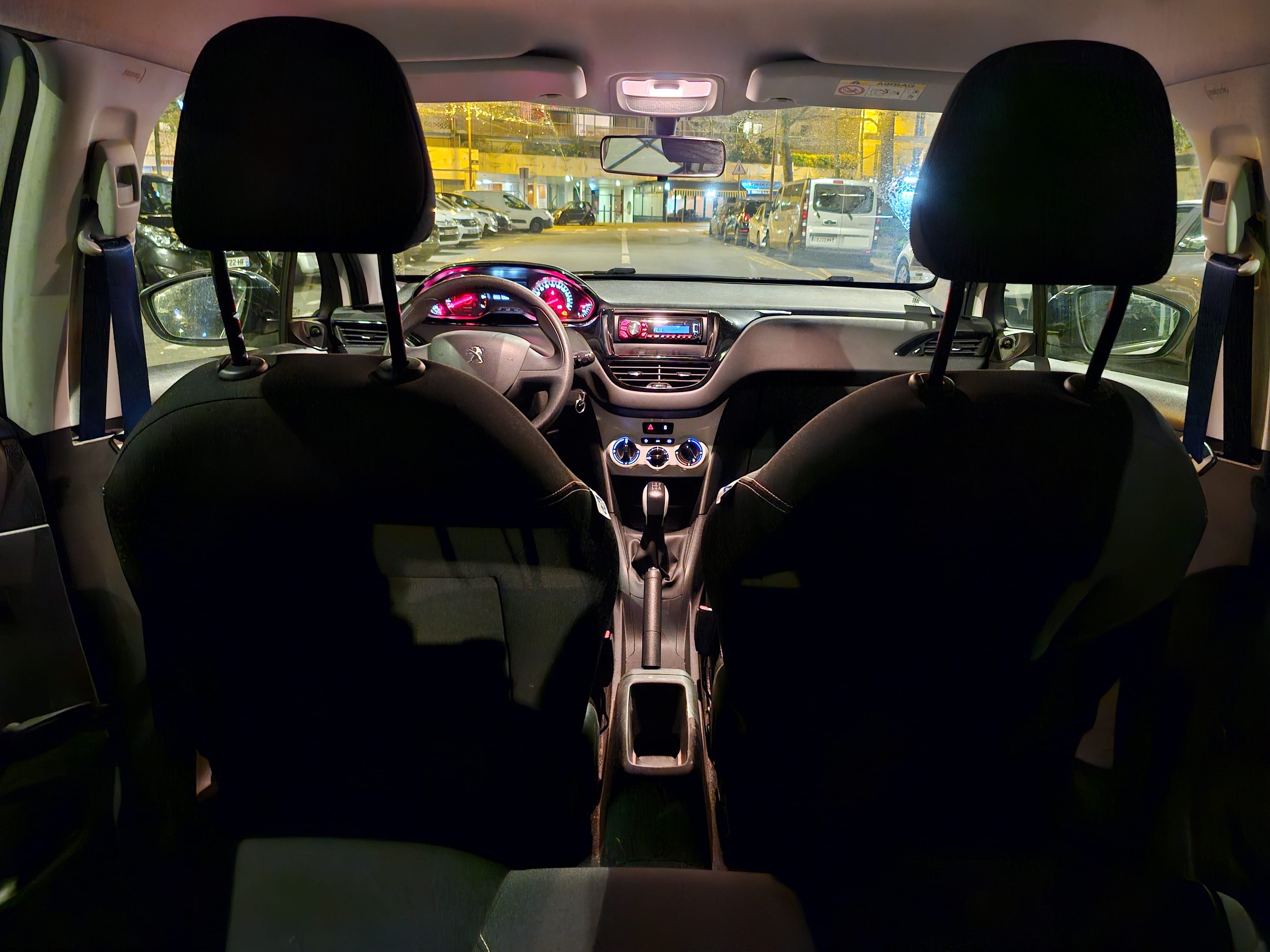 Peugeot 208 avec Entrée audio / iPod