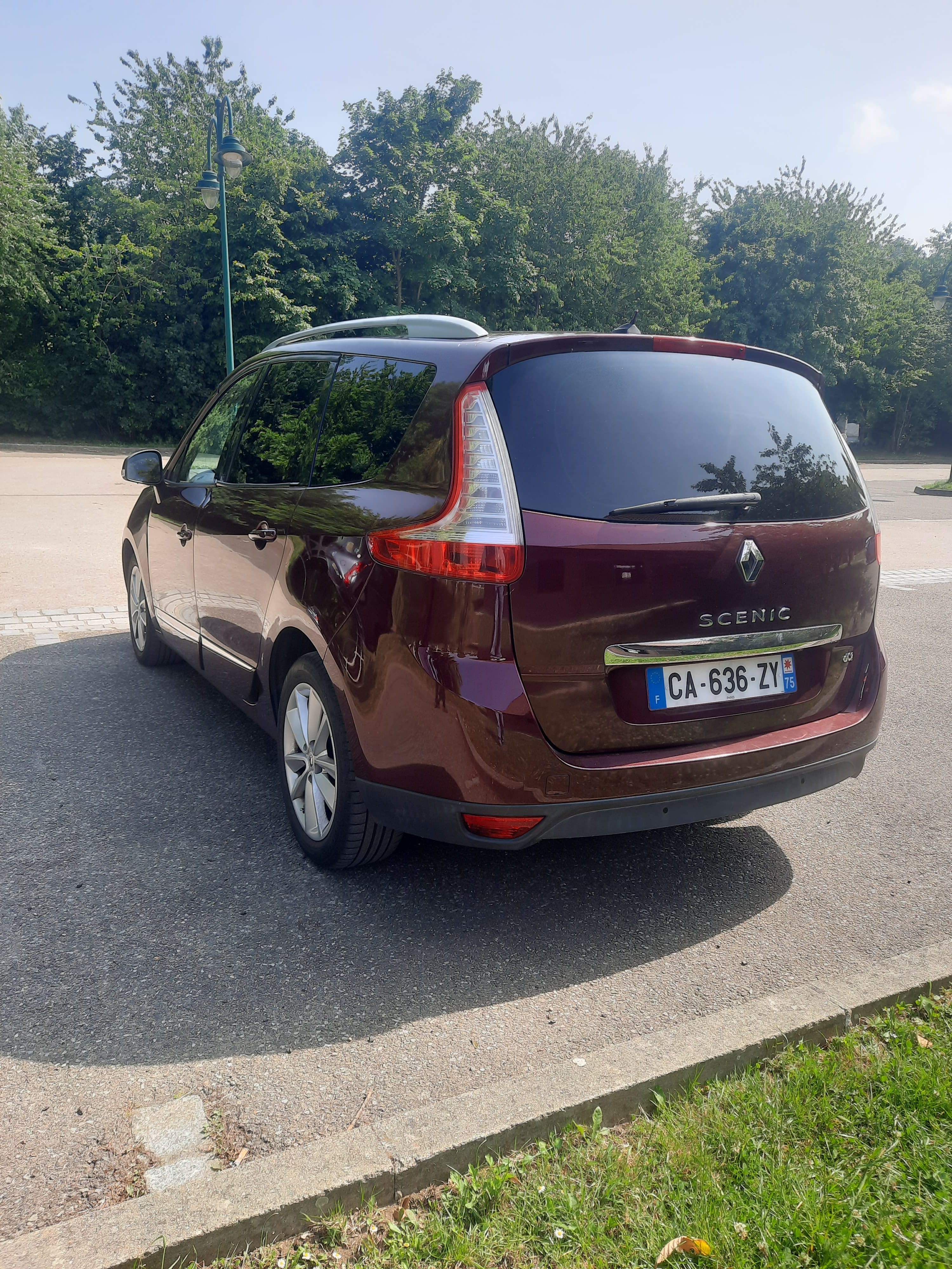 Renault Scenic 1.6 DCI diesel 130 cv 7 places avec Audio Bluetooth