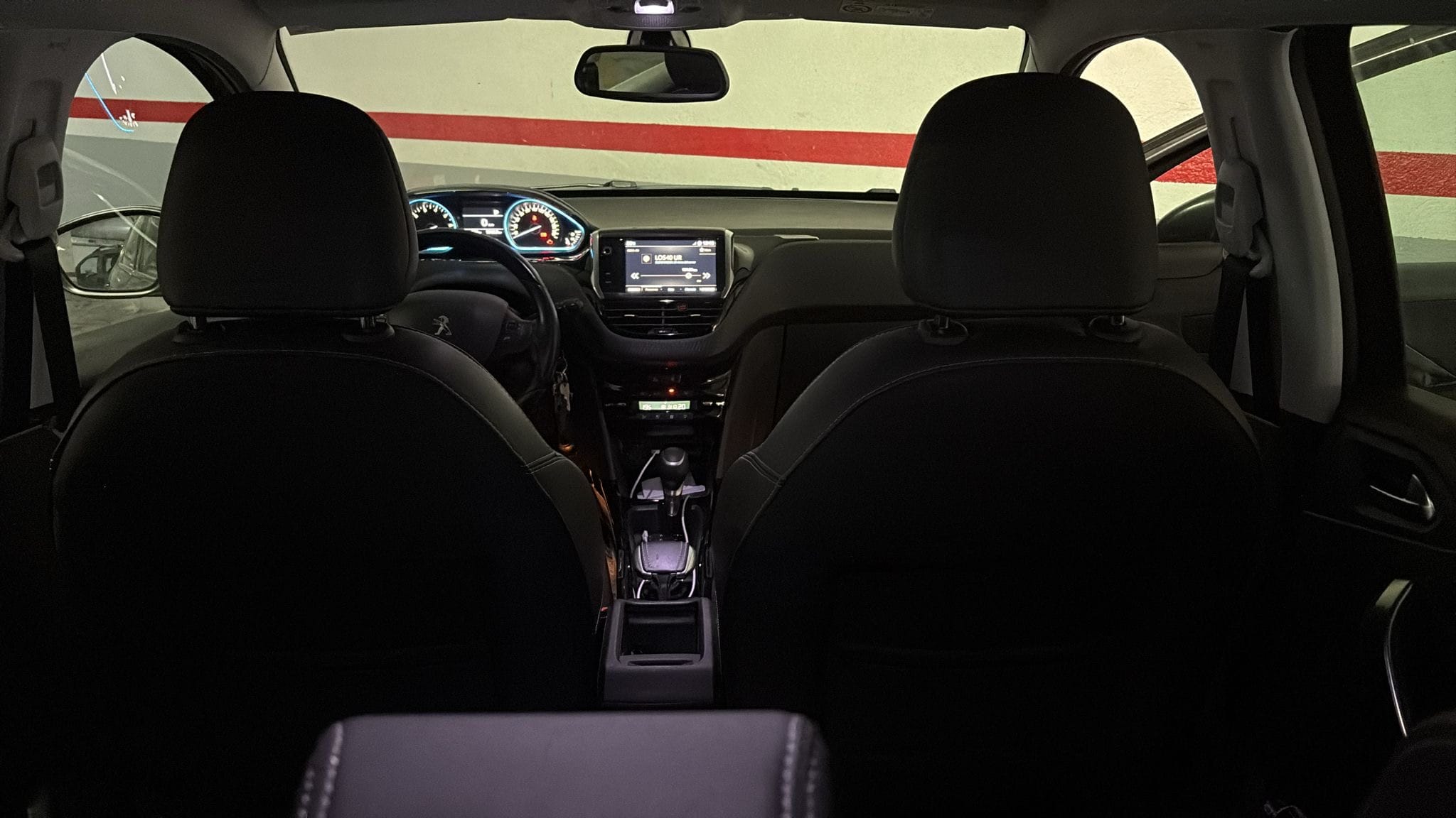 Peugeot e-2008 con GPS