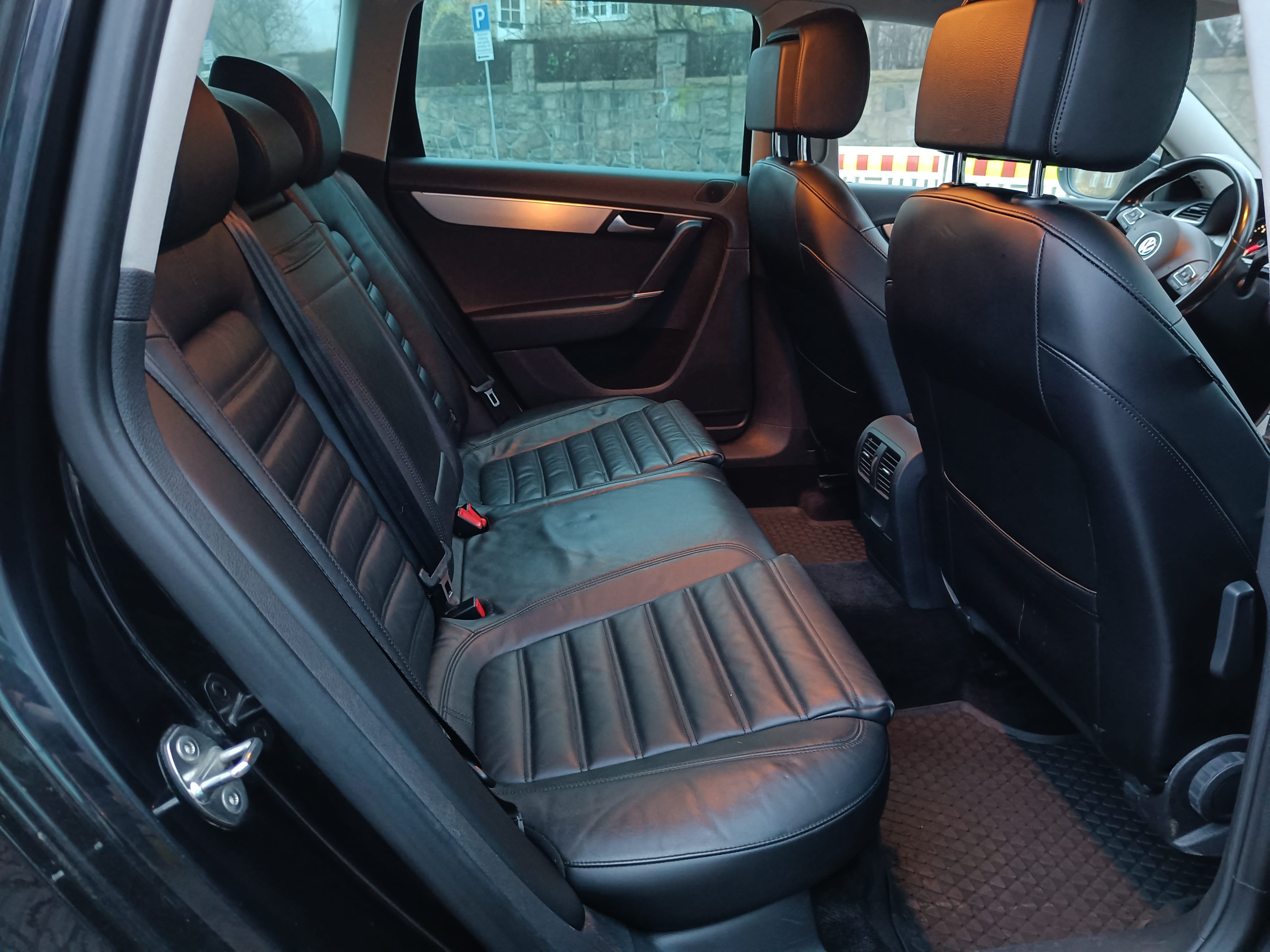 Volkswagen Passat DSG Automat 140Hk R-line mit Bluetooth-Audio