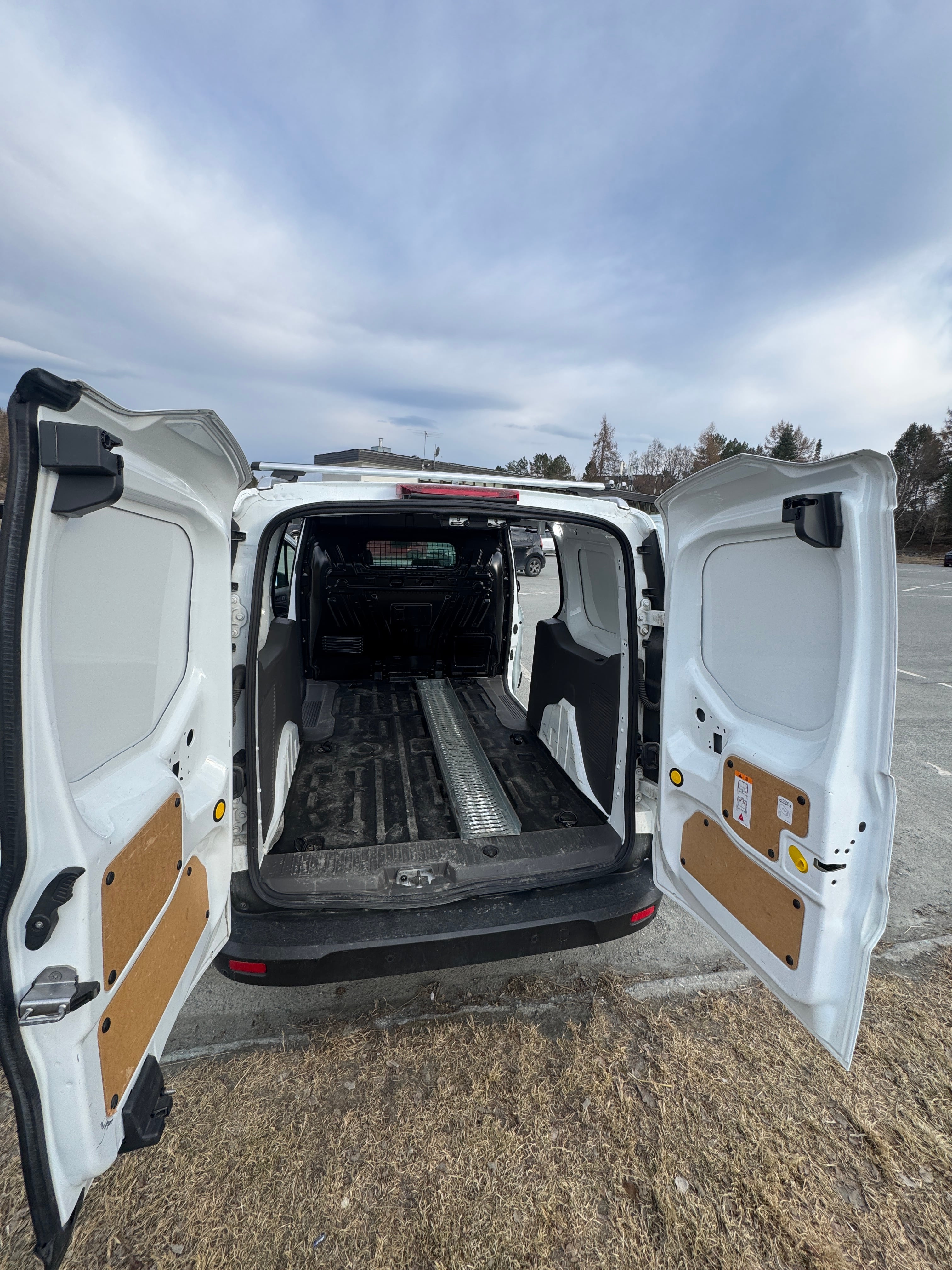 Ford Transit Connect L2 2020 with GPS
