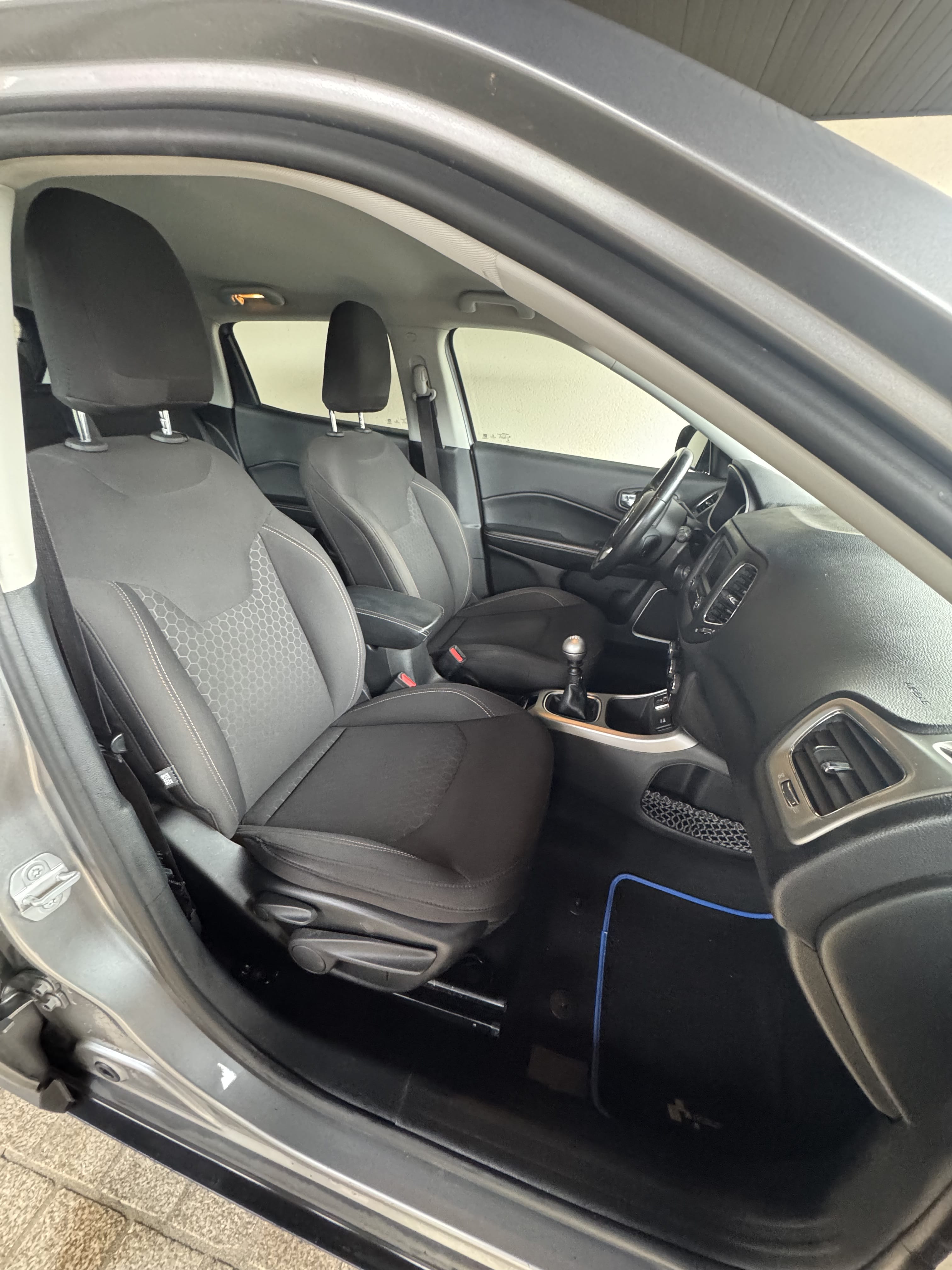 Jeep Compass Sport avec Port USB