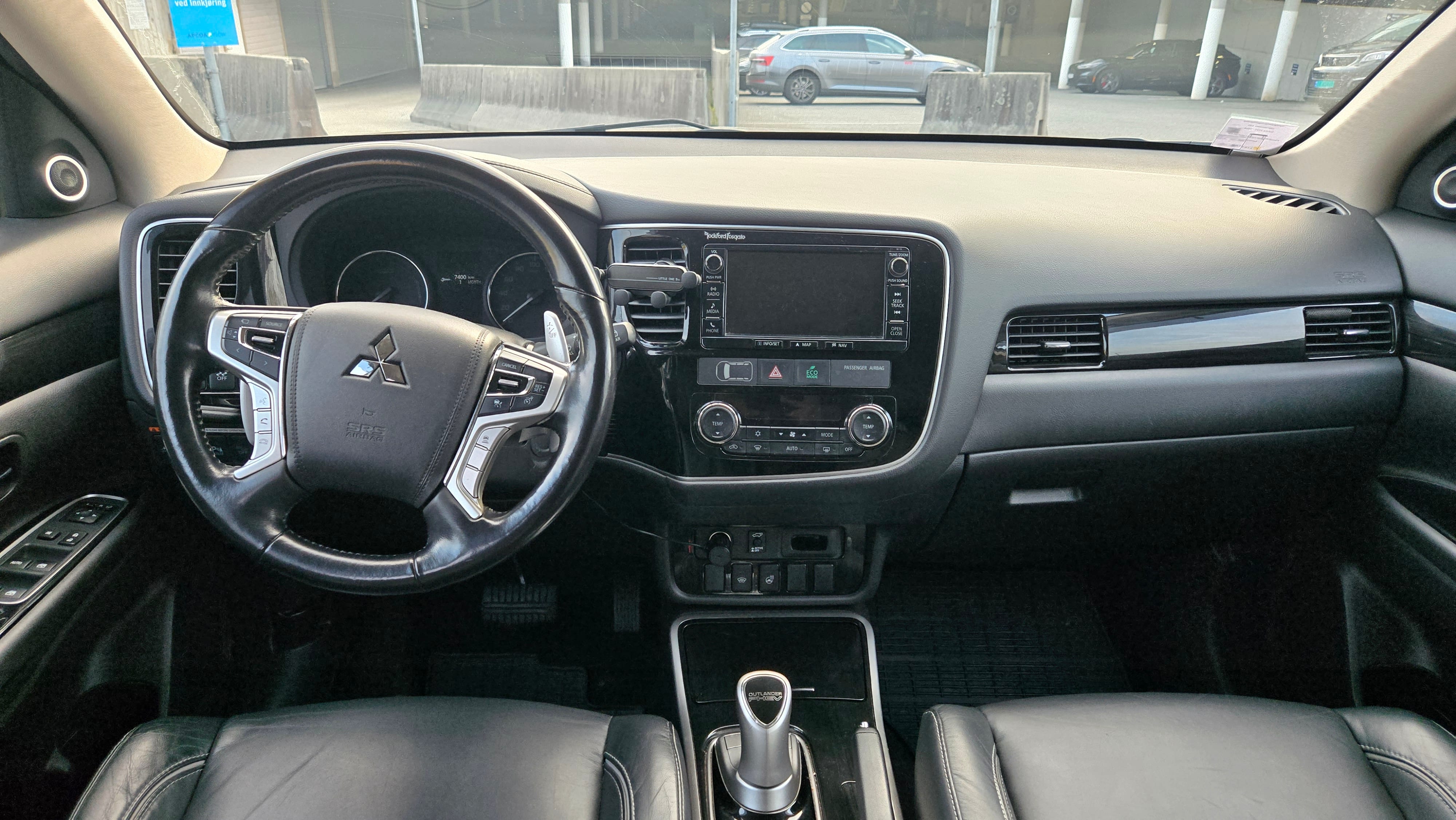 Mitsubishi Outlander PHEV SE med GPS