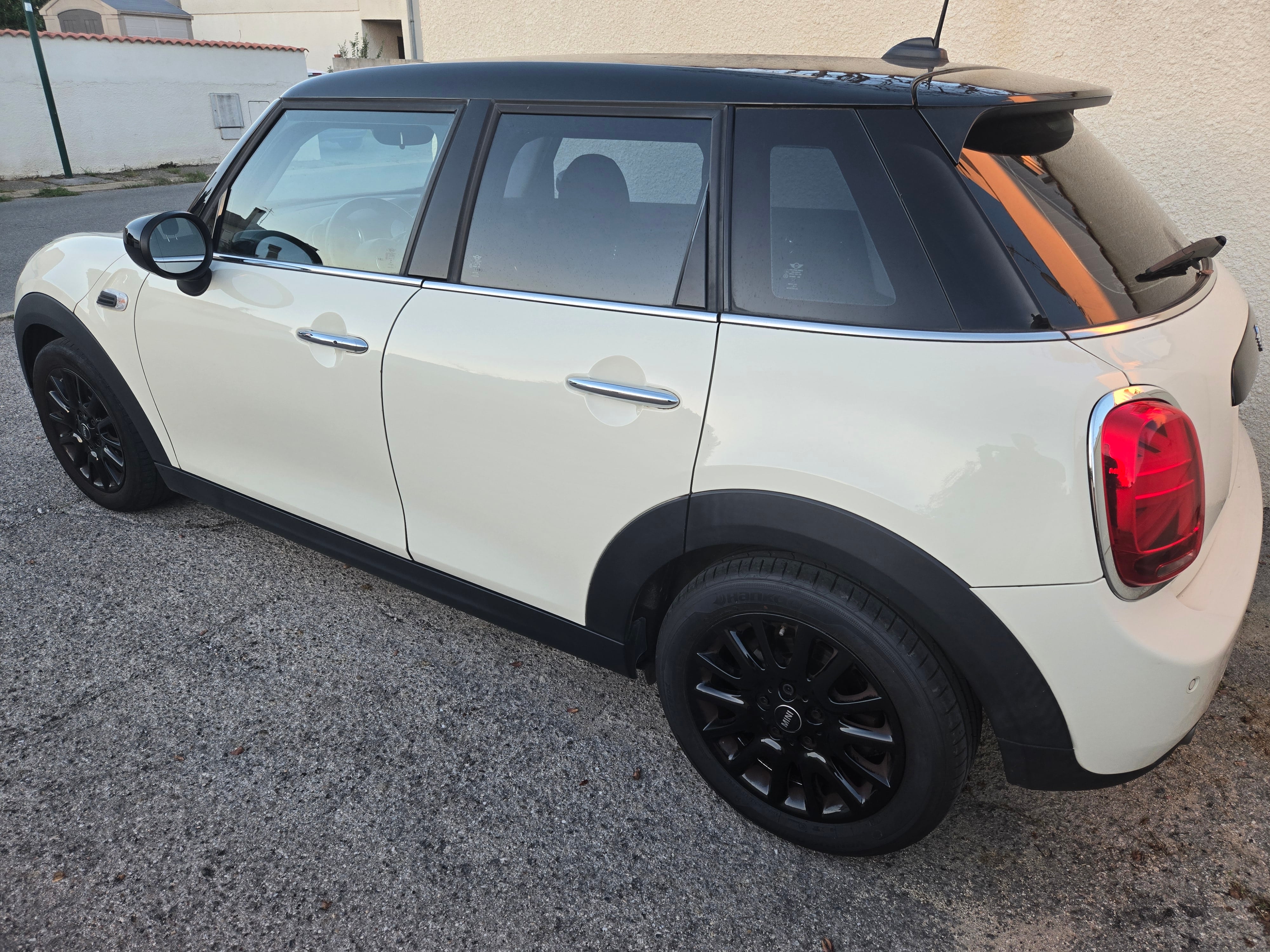 Mini Cooper 5 portes avec GPS