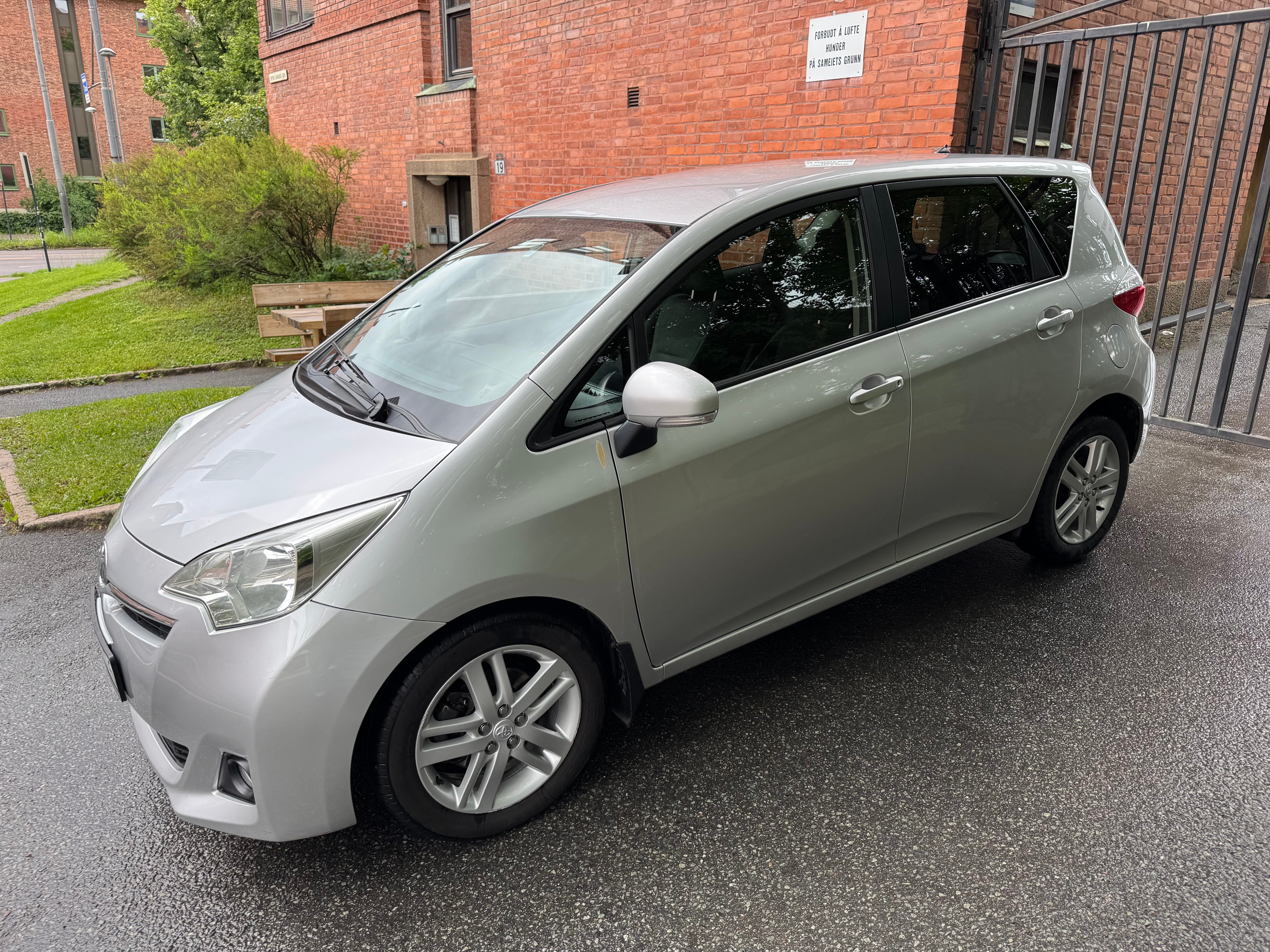 Toyota Verso-S, 2011, Blyfri 95, Automatik