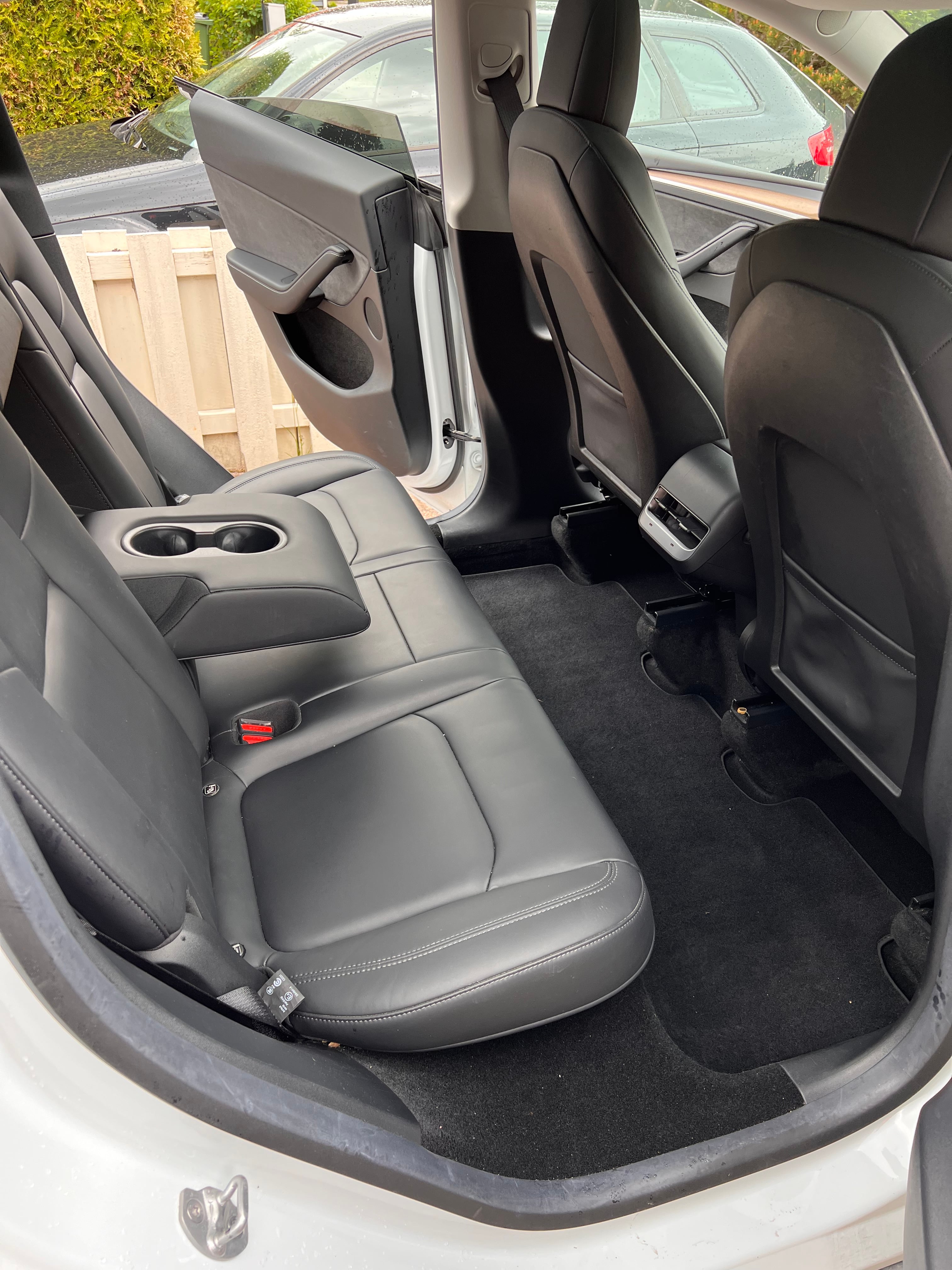 Tesla Model Y med Babysete