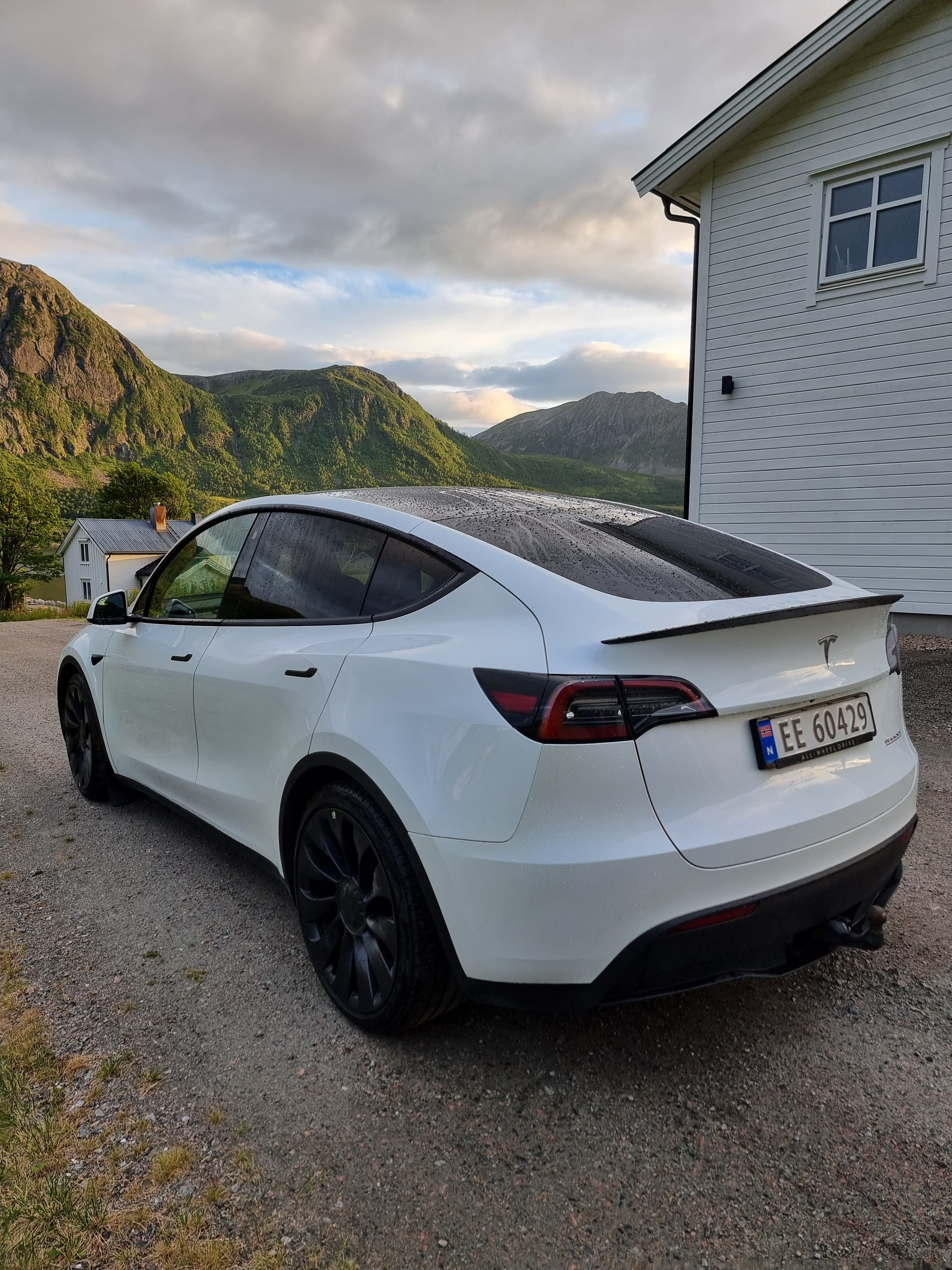 Tesla Model Y Performance med Ryggekamera
