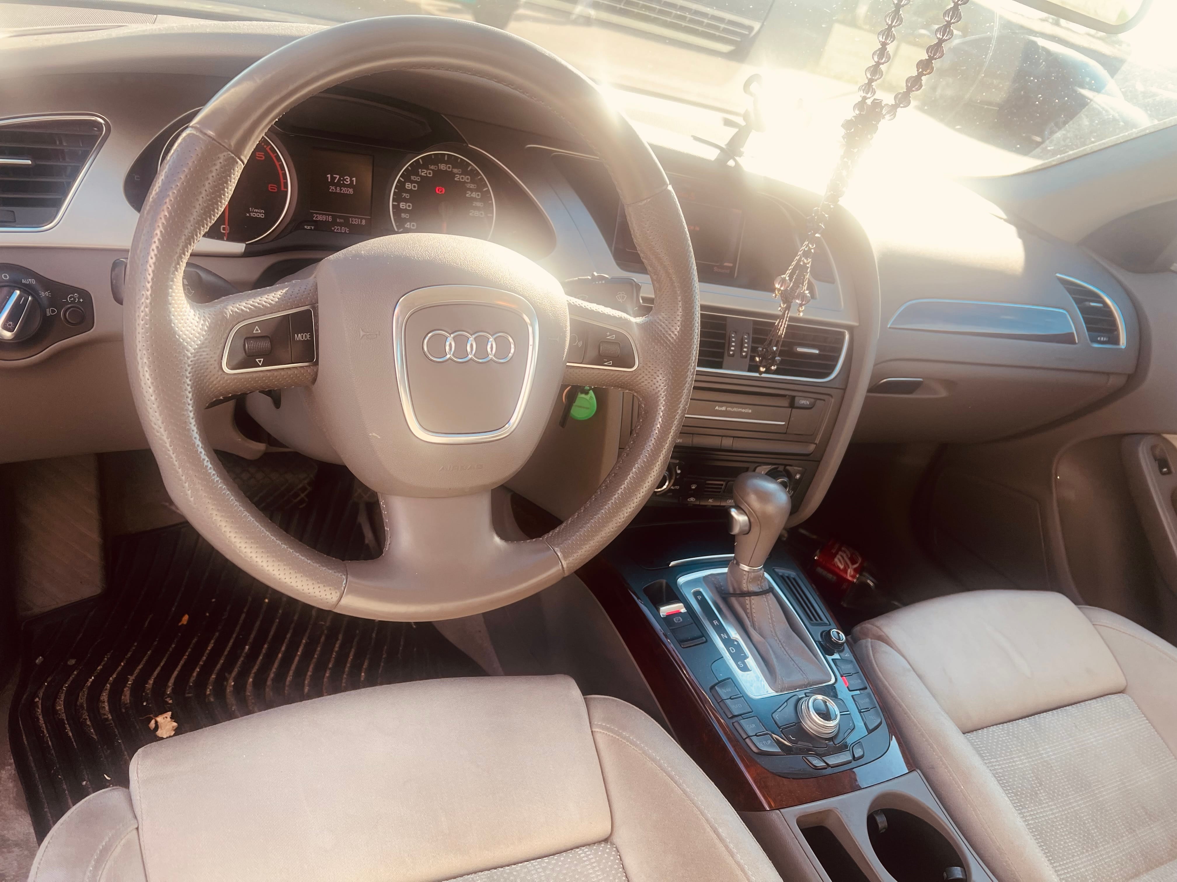 Audi  A4 2.0T Premium Plus med GPS