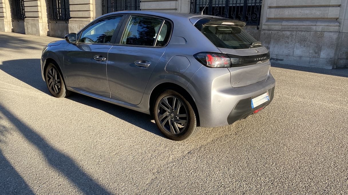 Peugeot 208 avec Siège bébé