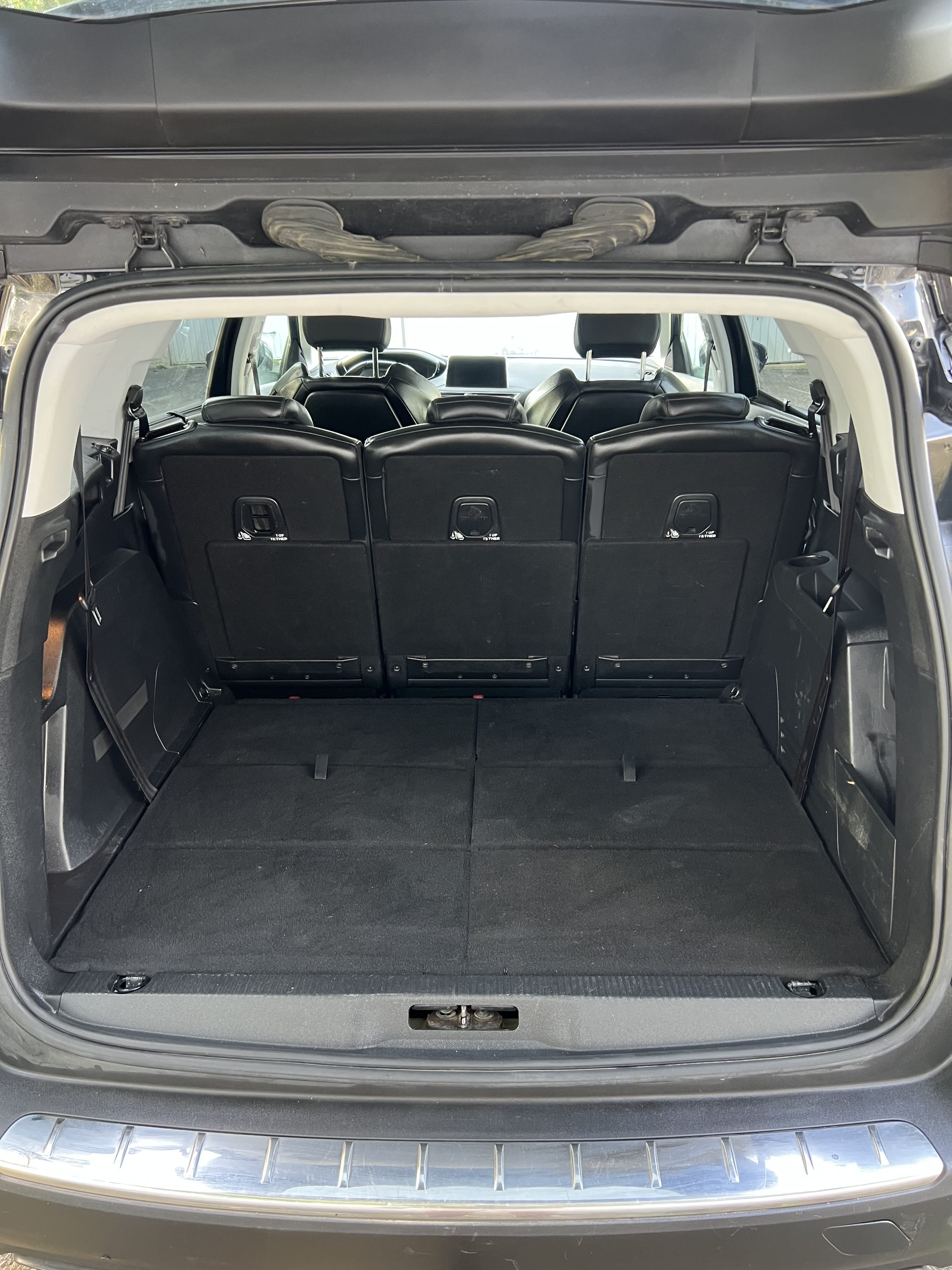 Peugeot 5008 avec GPS