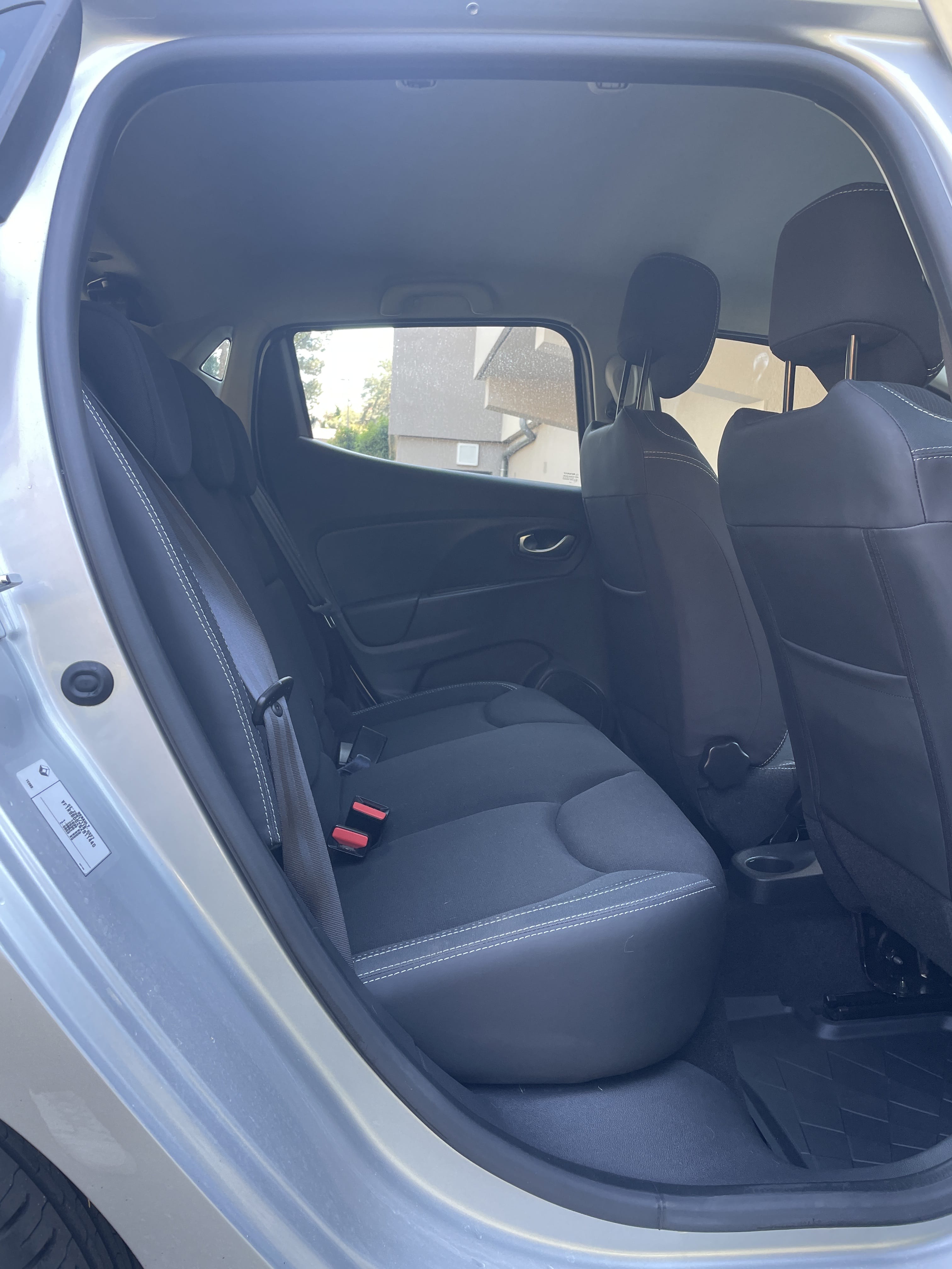 Peugeot 208 FC981XL avec Chaines