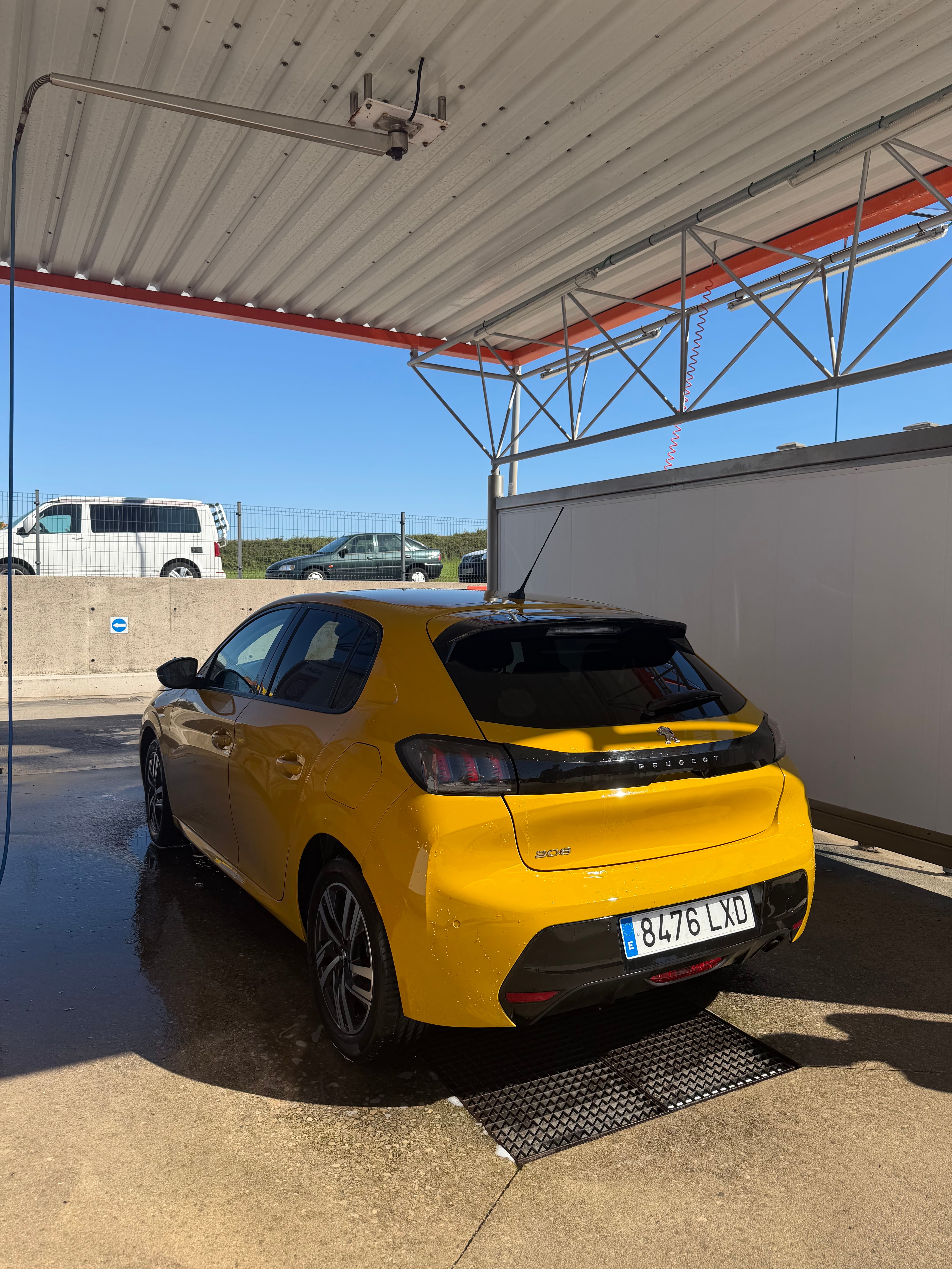 Peugeot 208 con Aire acondicionado