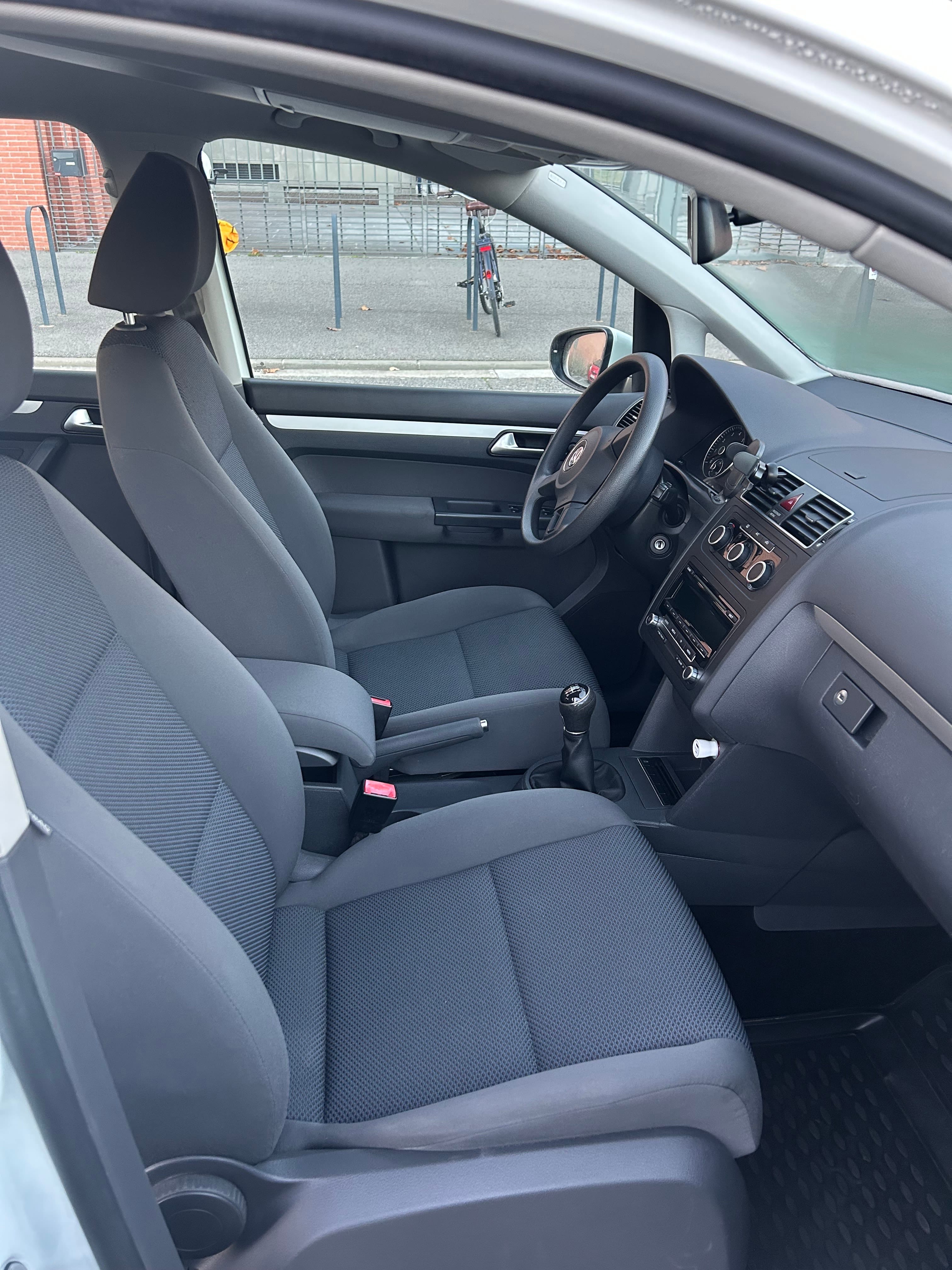 Volkswagen Touran avec Autoradio
