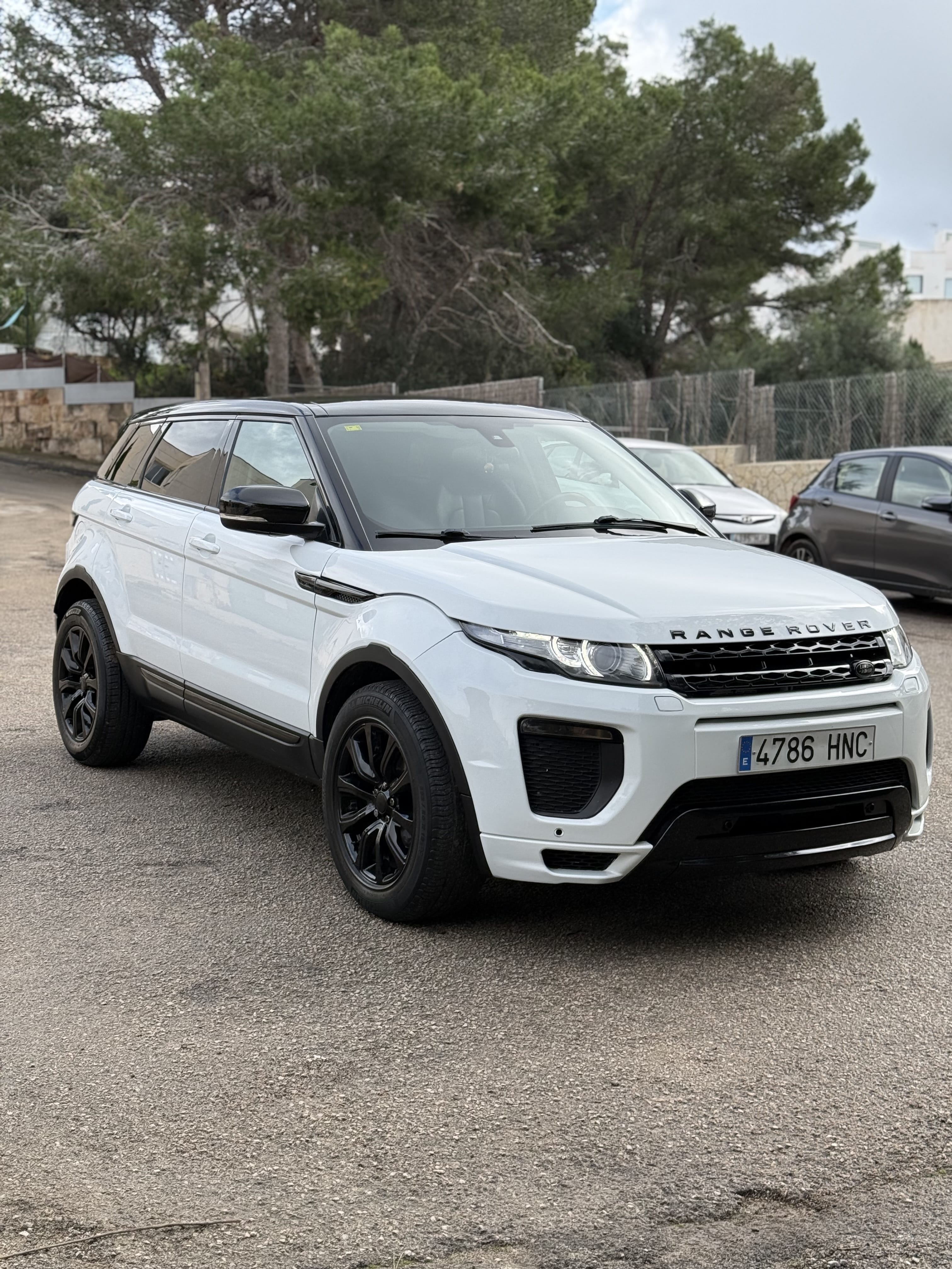 Land-Rover Range Rover Evoque R-Dynamic SE 2.2 SD4 avec GPS
