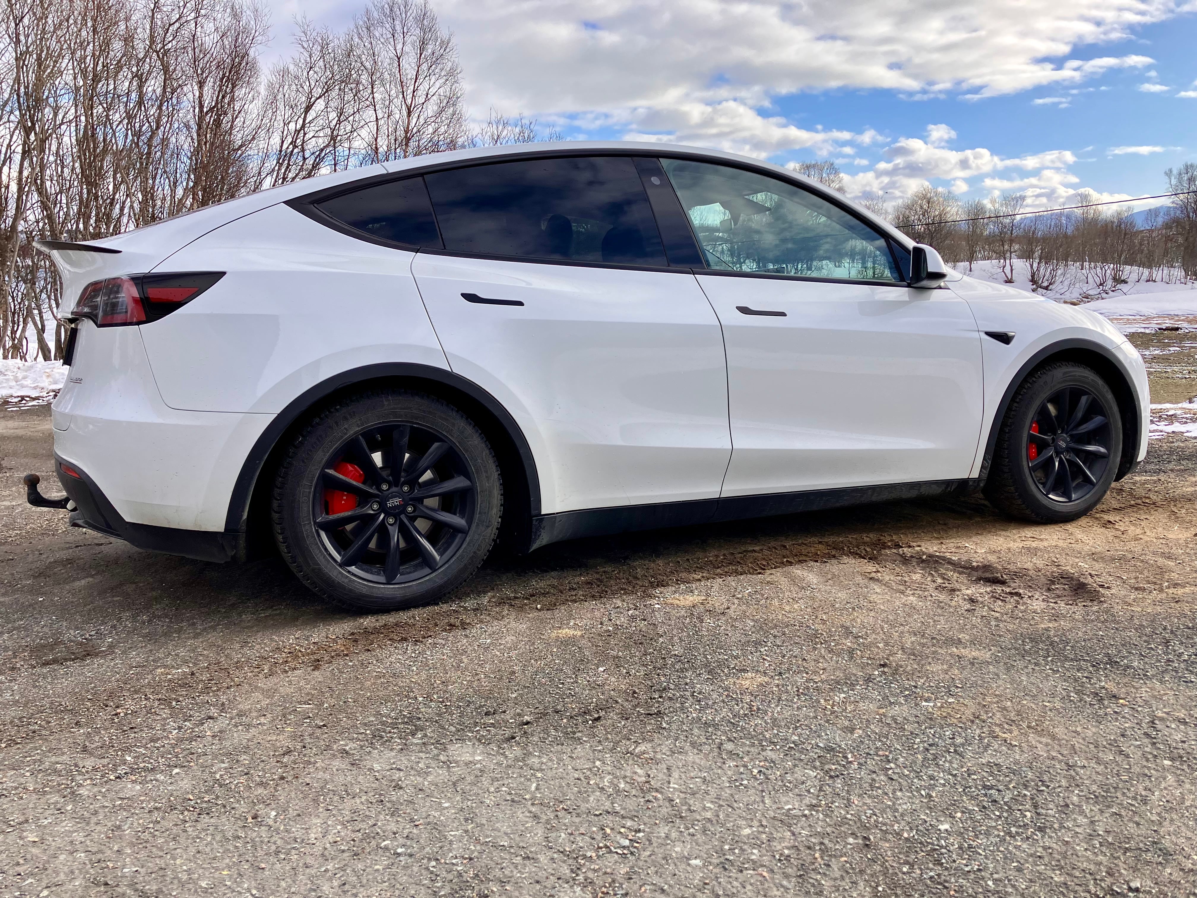 Tesla Model Y Performance med GPS