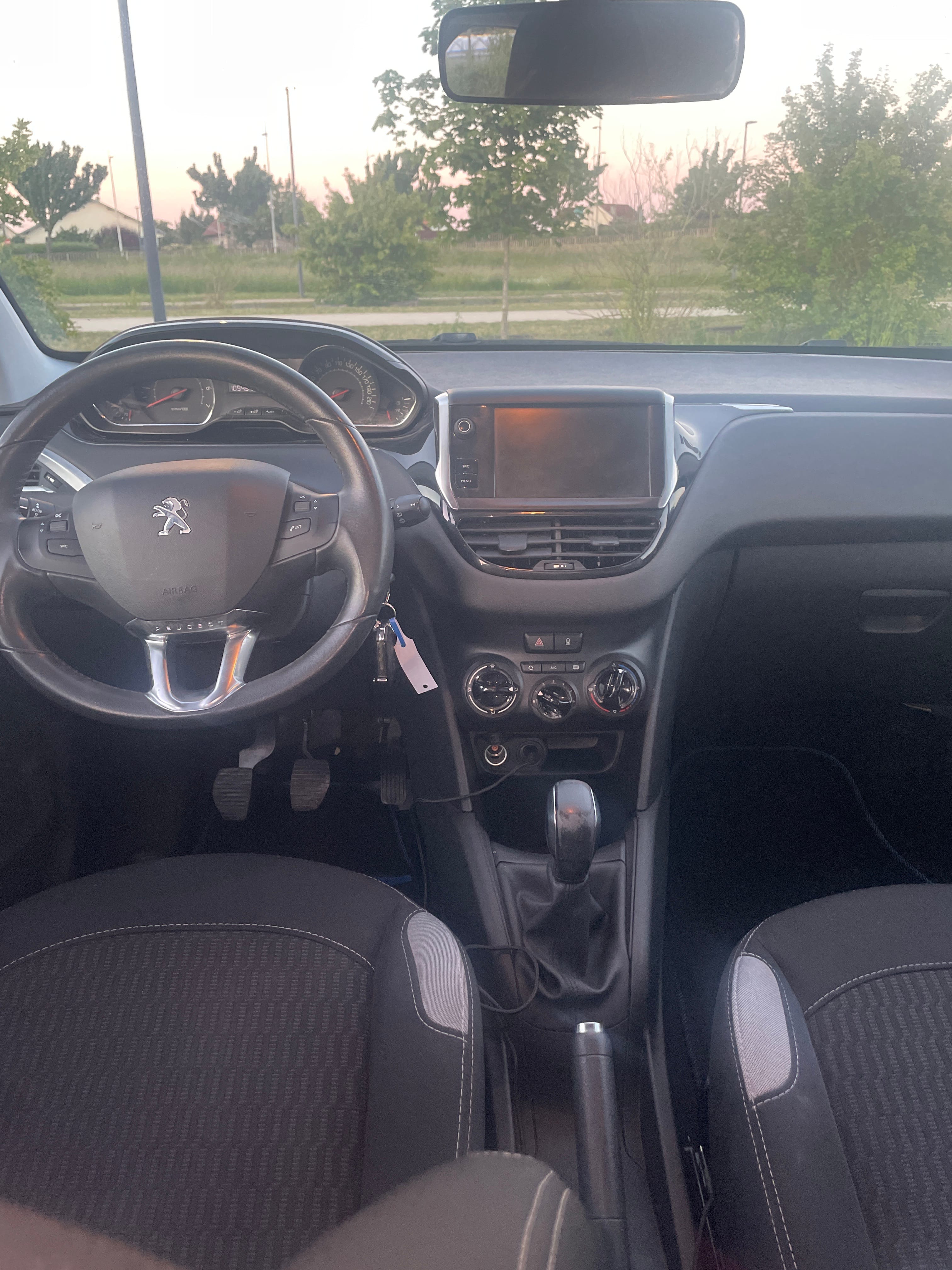 Peugeot 208 avec Siège bébé