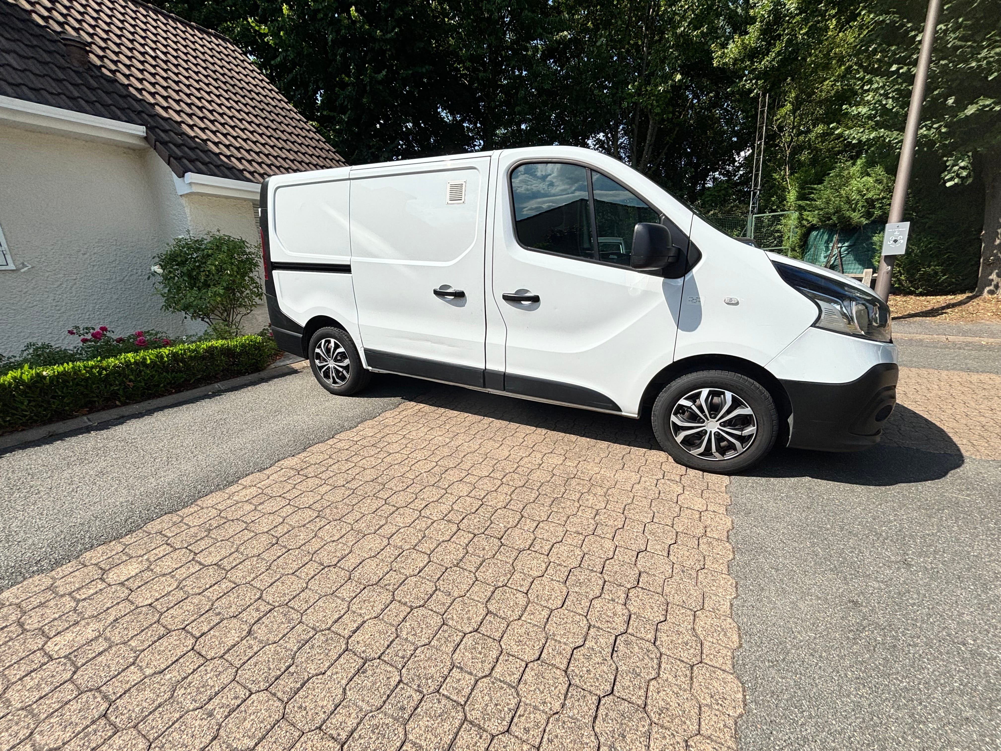Renault Trafic fontenay-aux-roses rer avec GPS