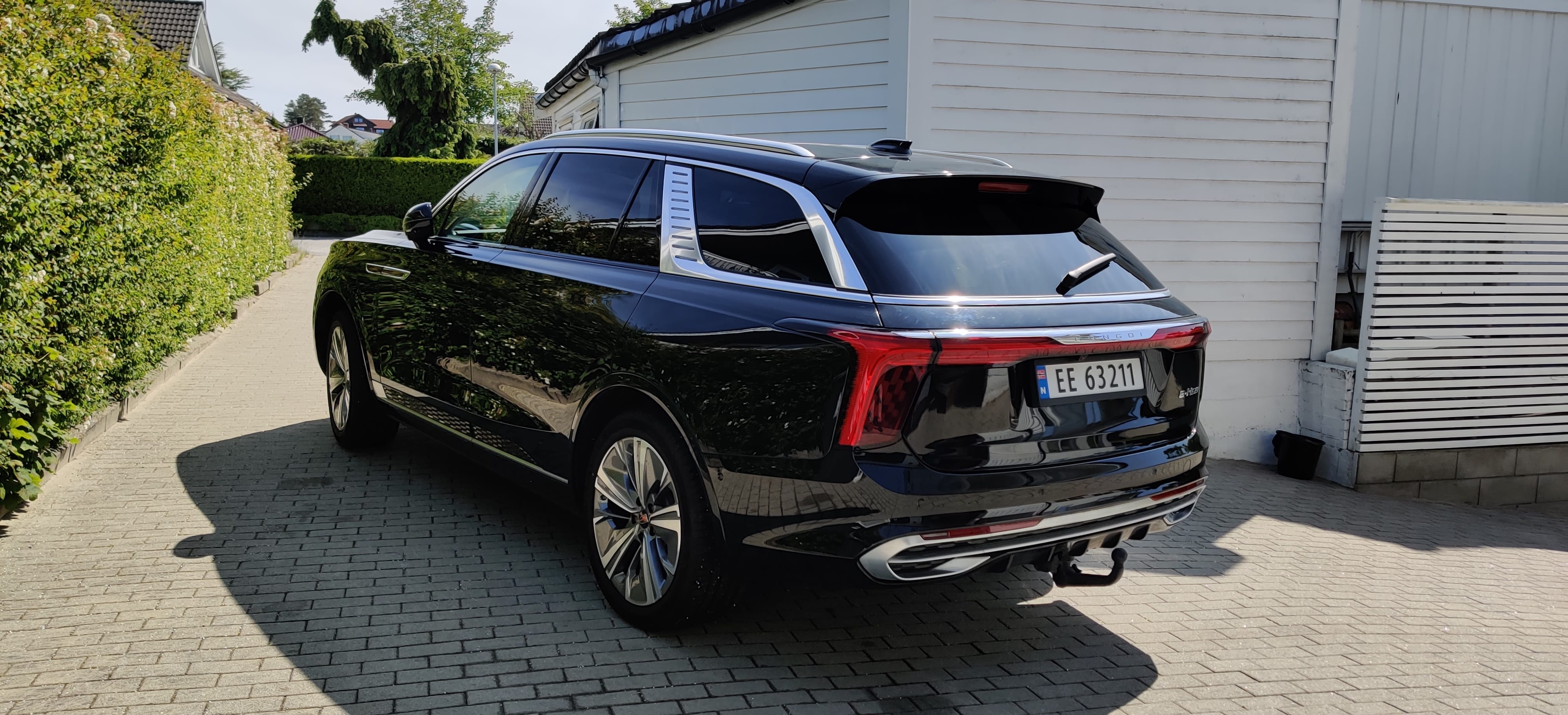 Hongqi E-HS9 with GPS