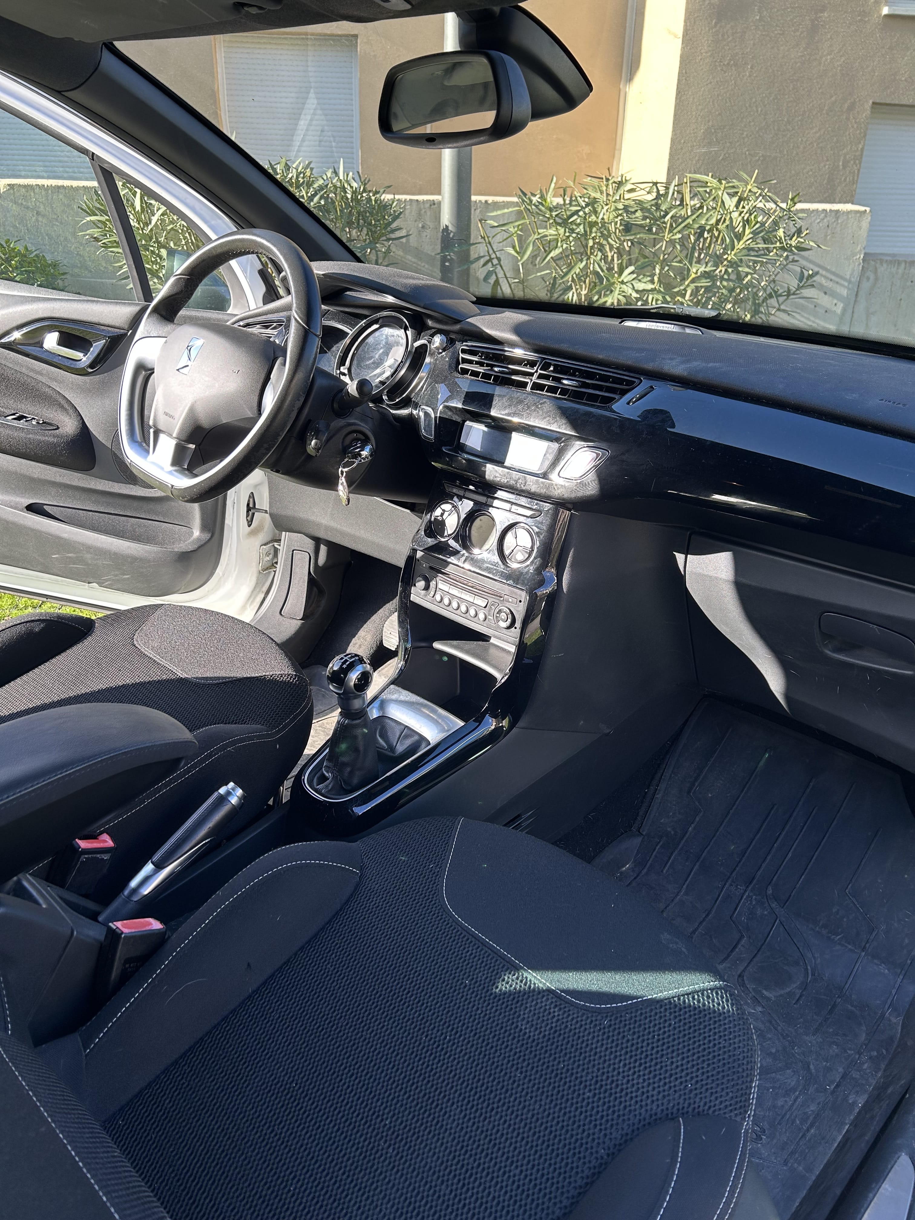 Citroen DS3 with USB charging ports