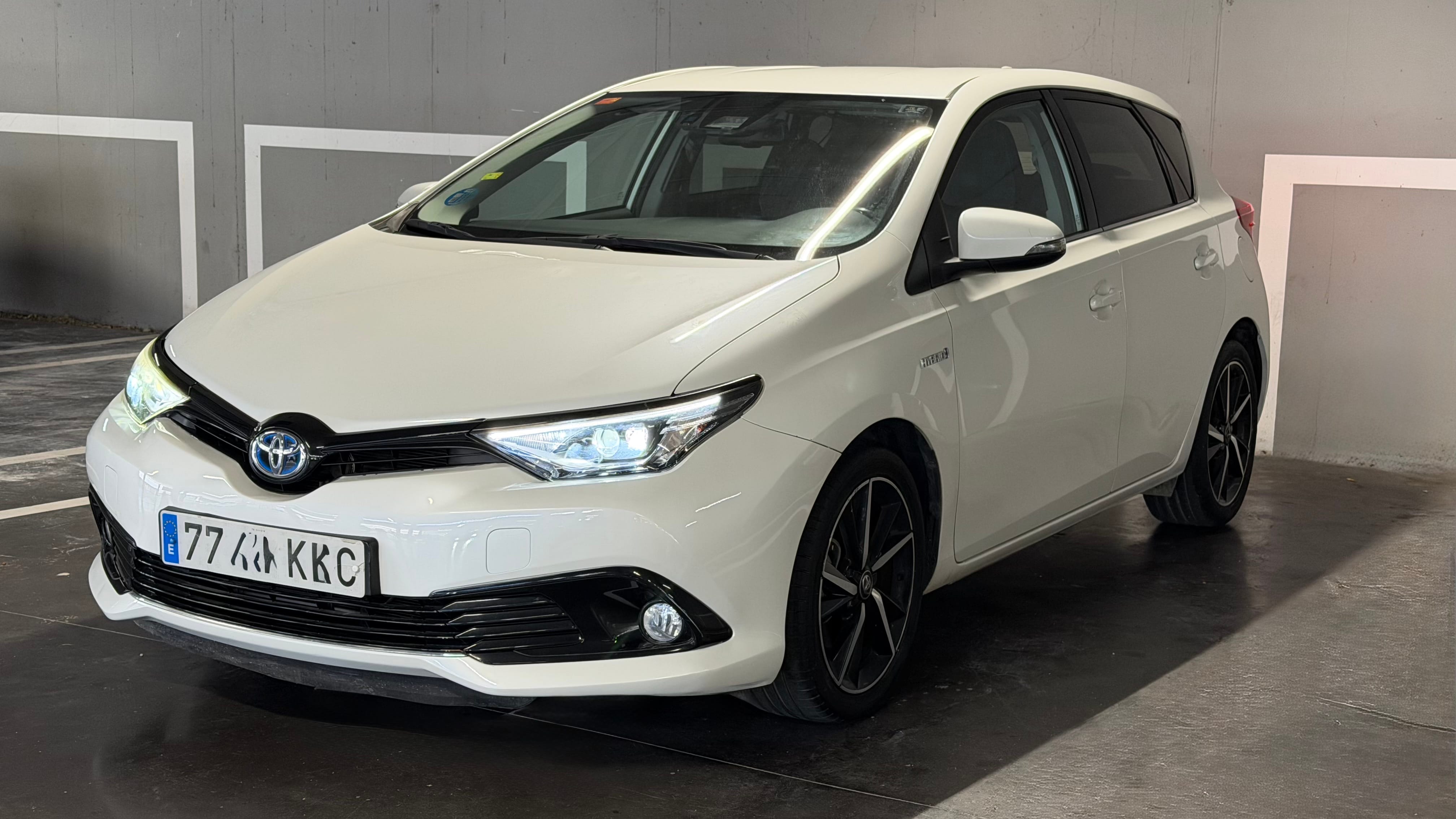 Toyota Auris Híbrido, 2018, Gasolina 95 / Eléctrico (híbrido), Automático