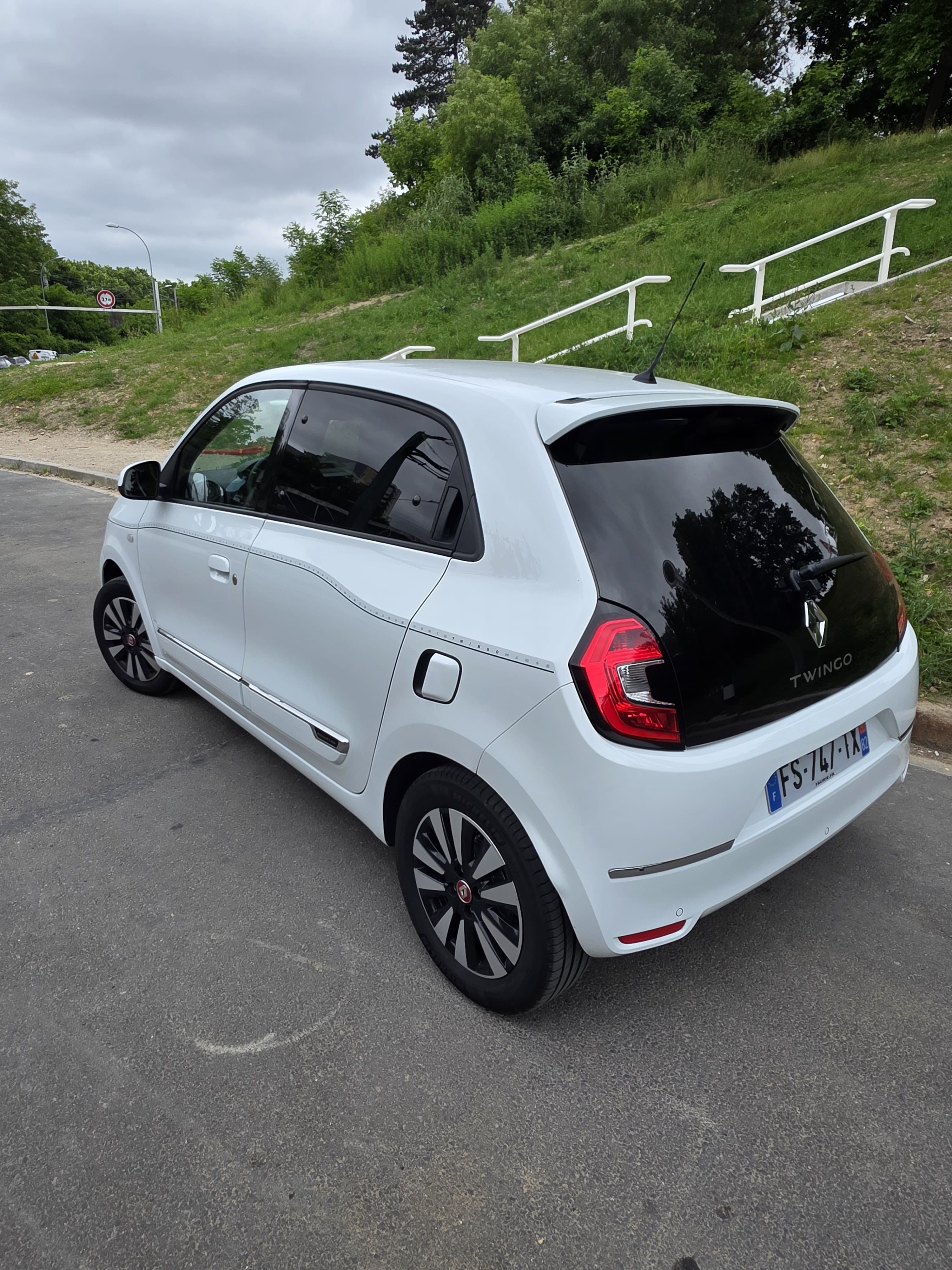 Renault Twingo III Bioethanol 5 chevaux fiscaux BOITE AUTOMATIQUE 95 chevaux din avec GPS