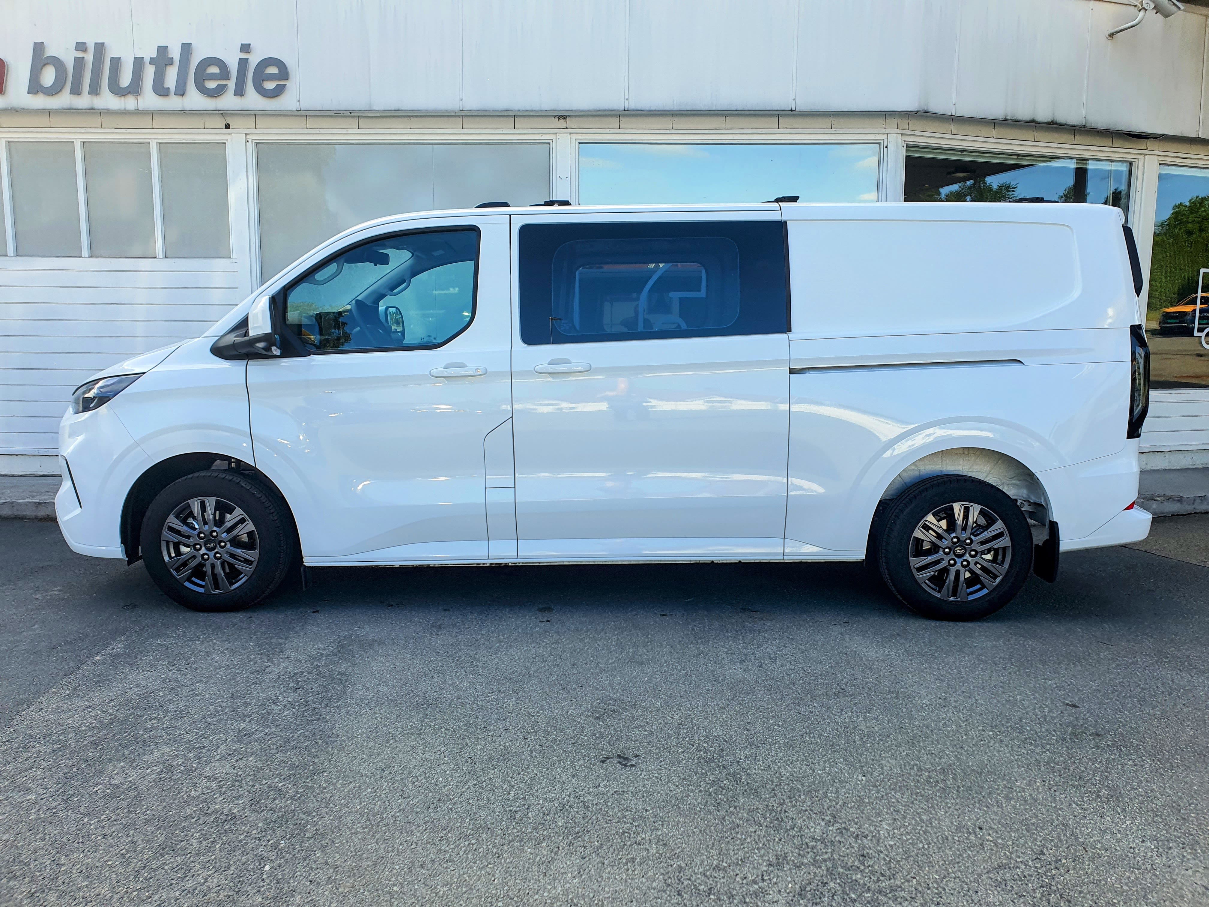 Ford Transit Custom Varebil 4WD med Aircondition