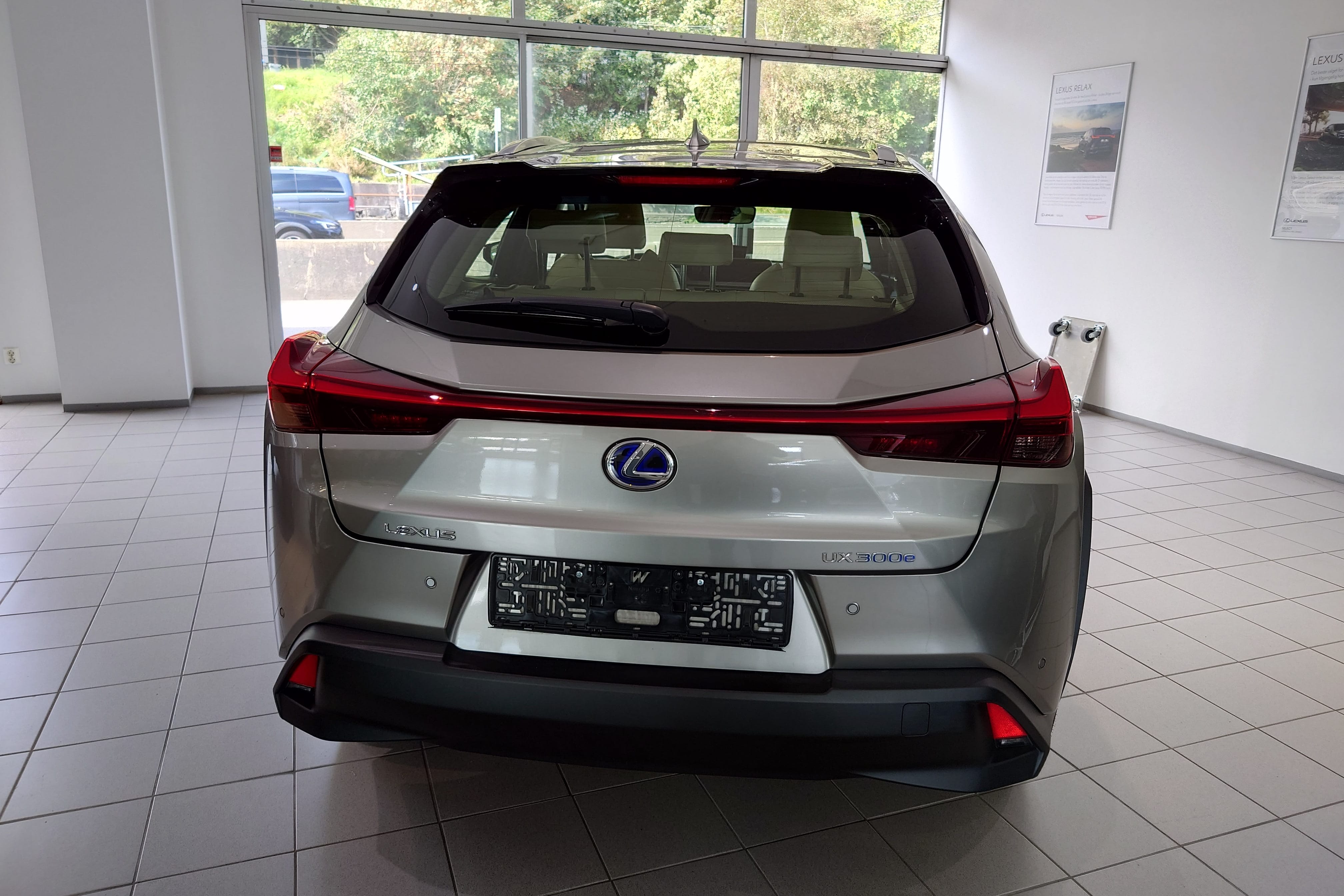 Lexus UX 300E med GPS