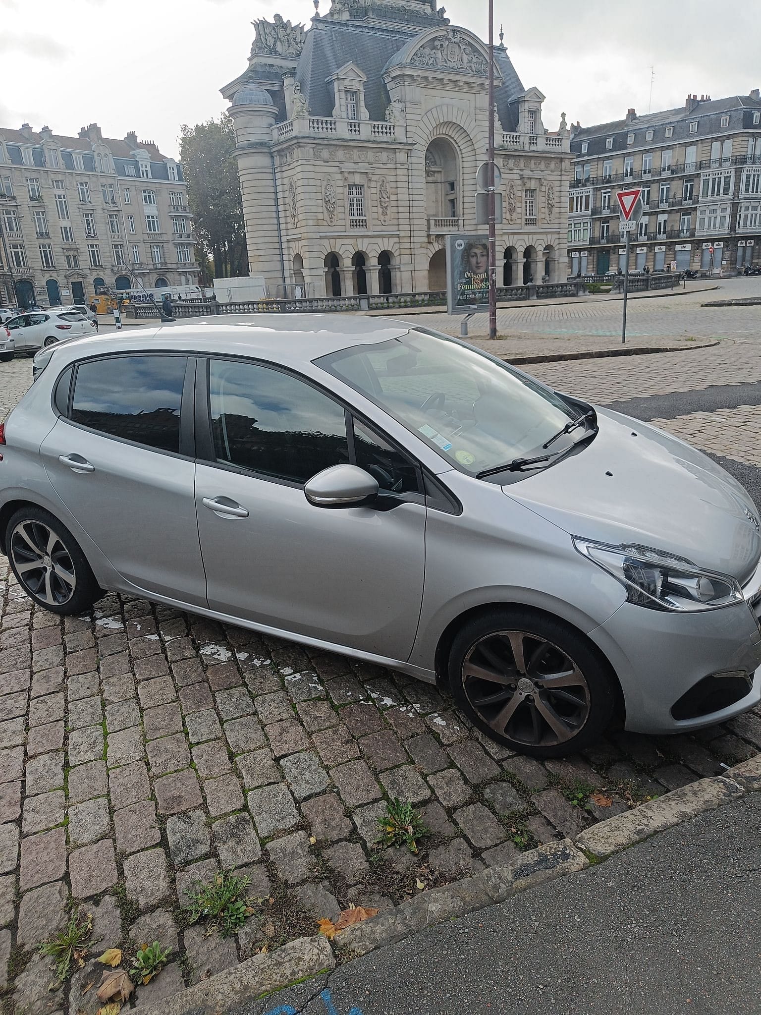 Peugeot 208 avec Entrée audio / iPod