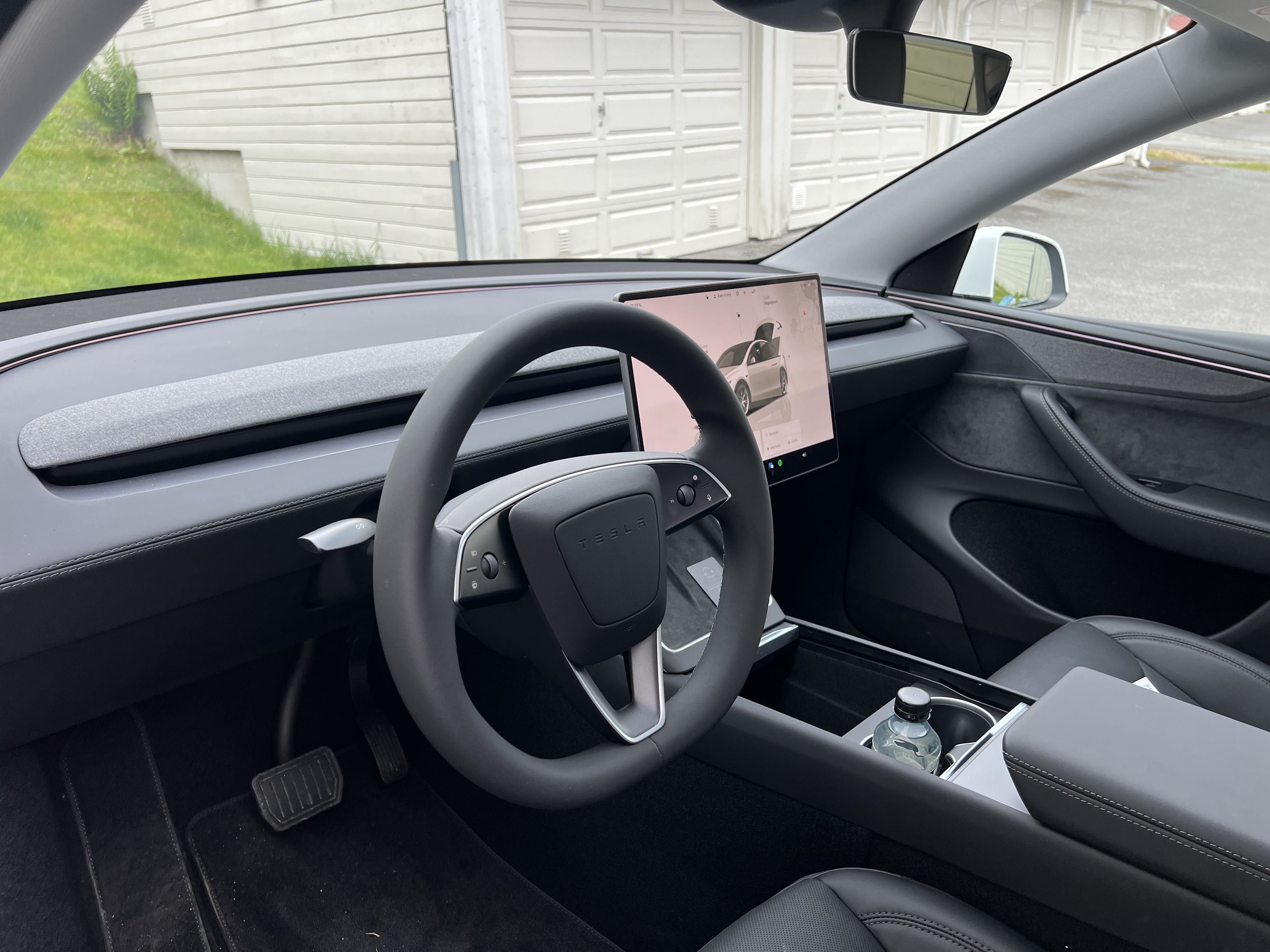 Tesla Model Y Long Range med Cruisekontroll