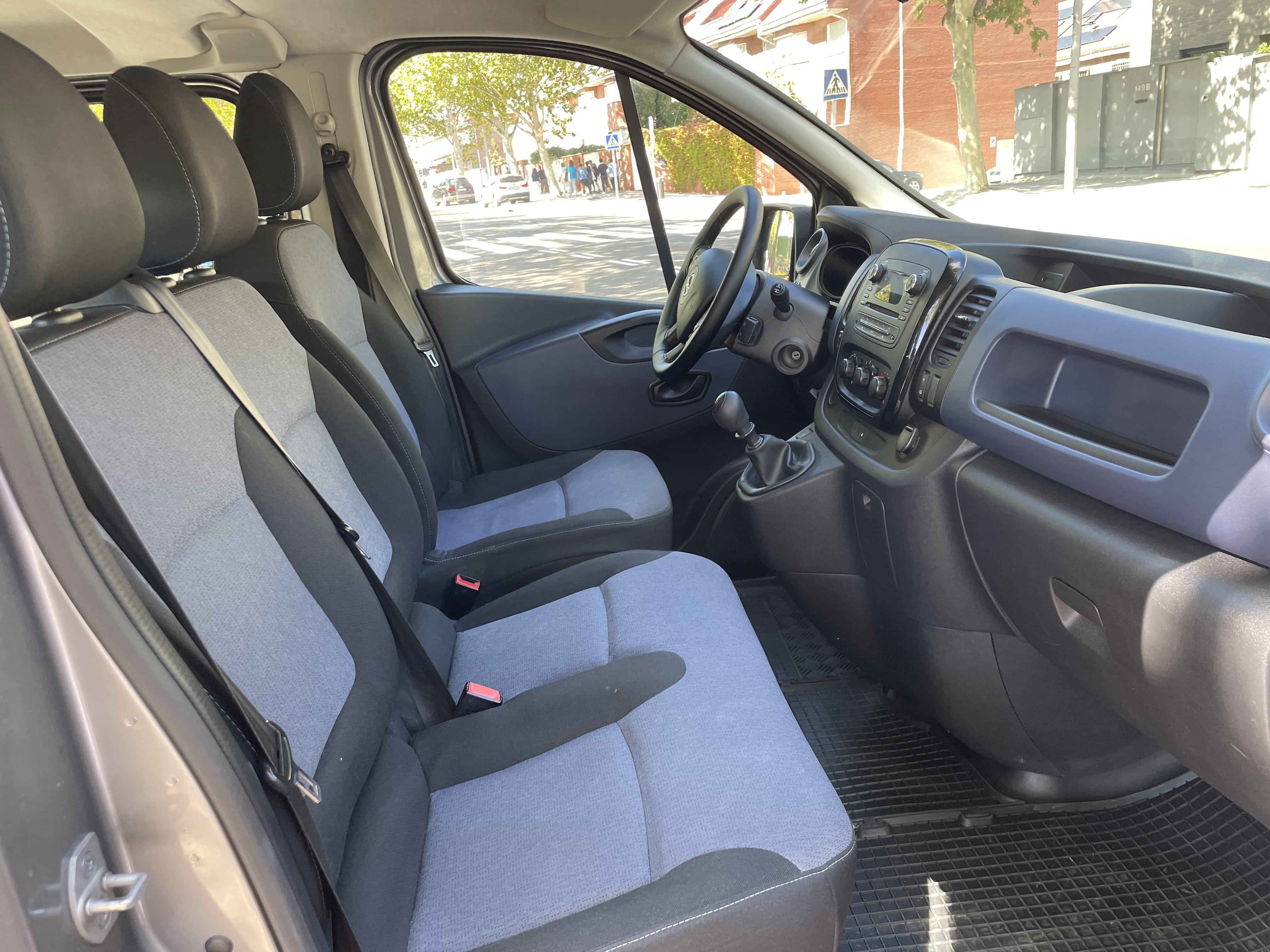 Opel Vivaro med Lydinngang