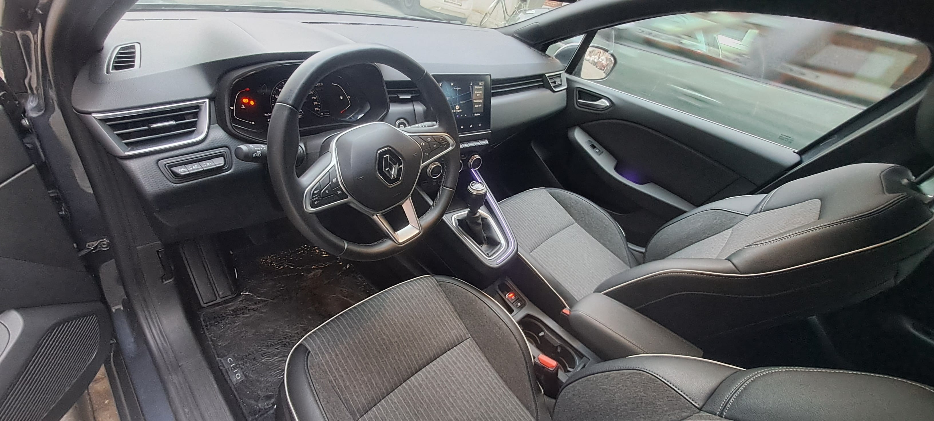 Renault Clio with Cruise control