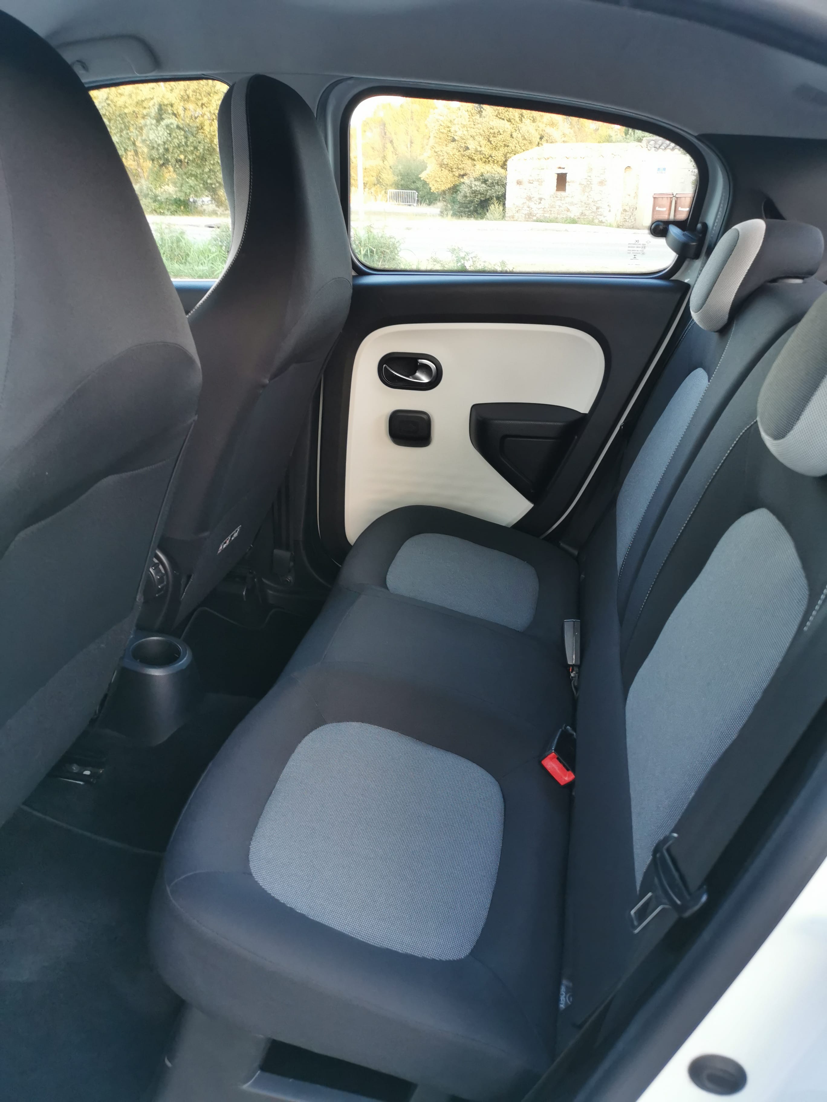 Renault Twingo III avec Autoradio