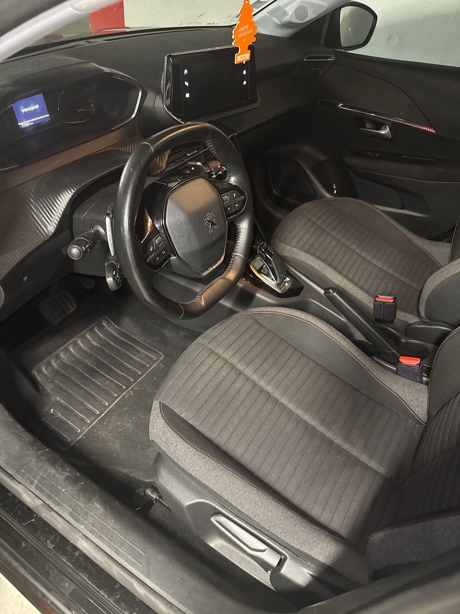 Peugeot 208 avec GPS
