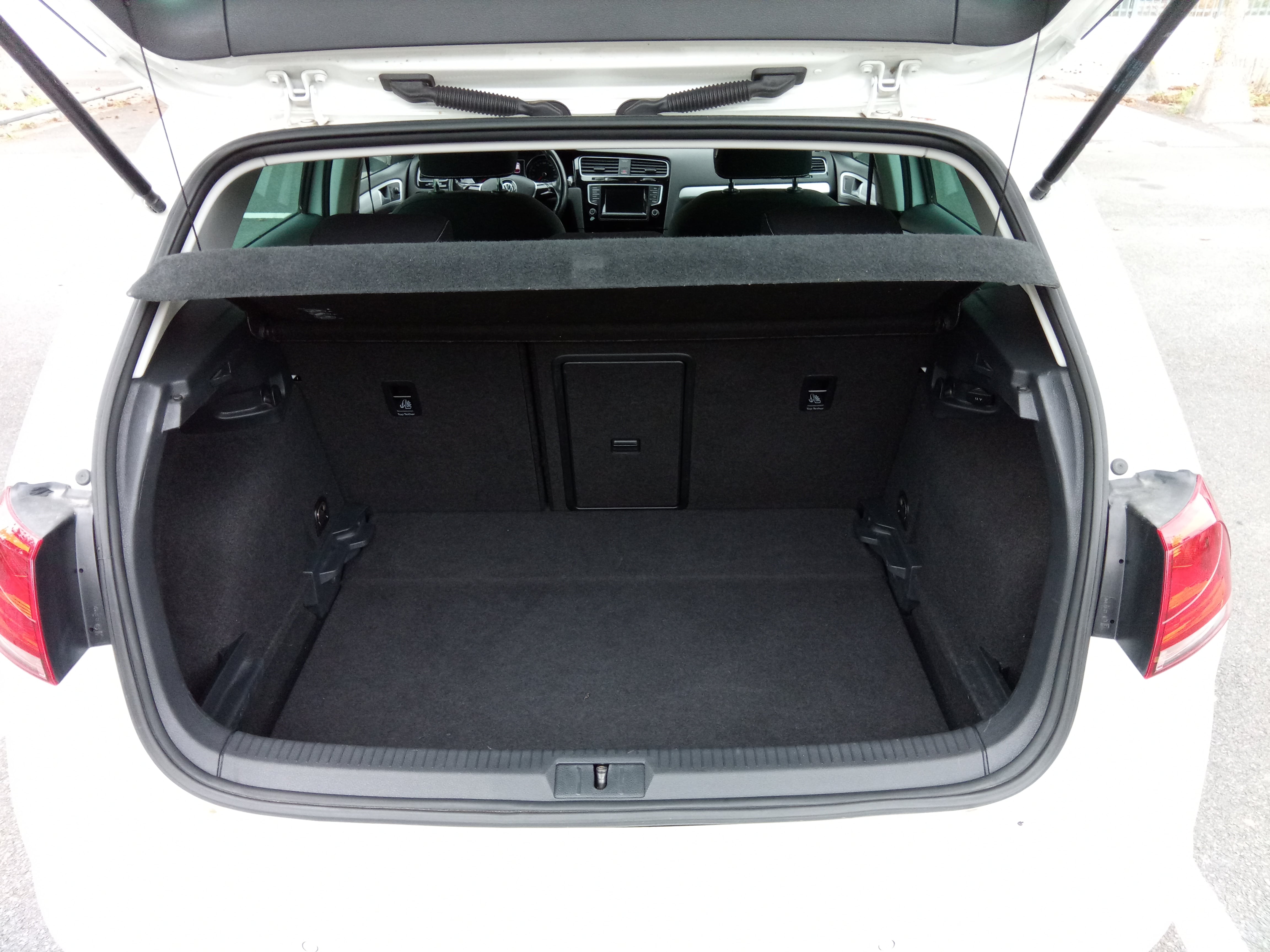 Volkswagen Golf avec Autoradio