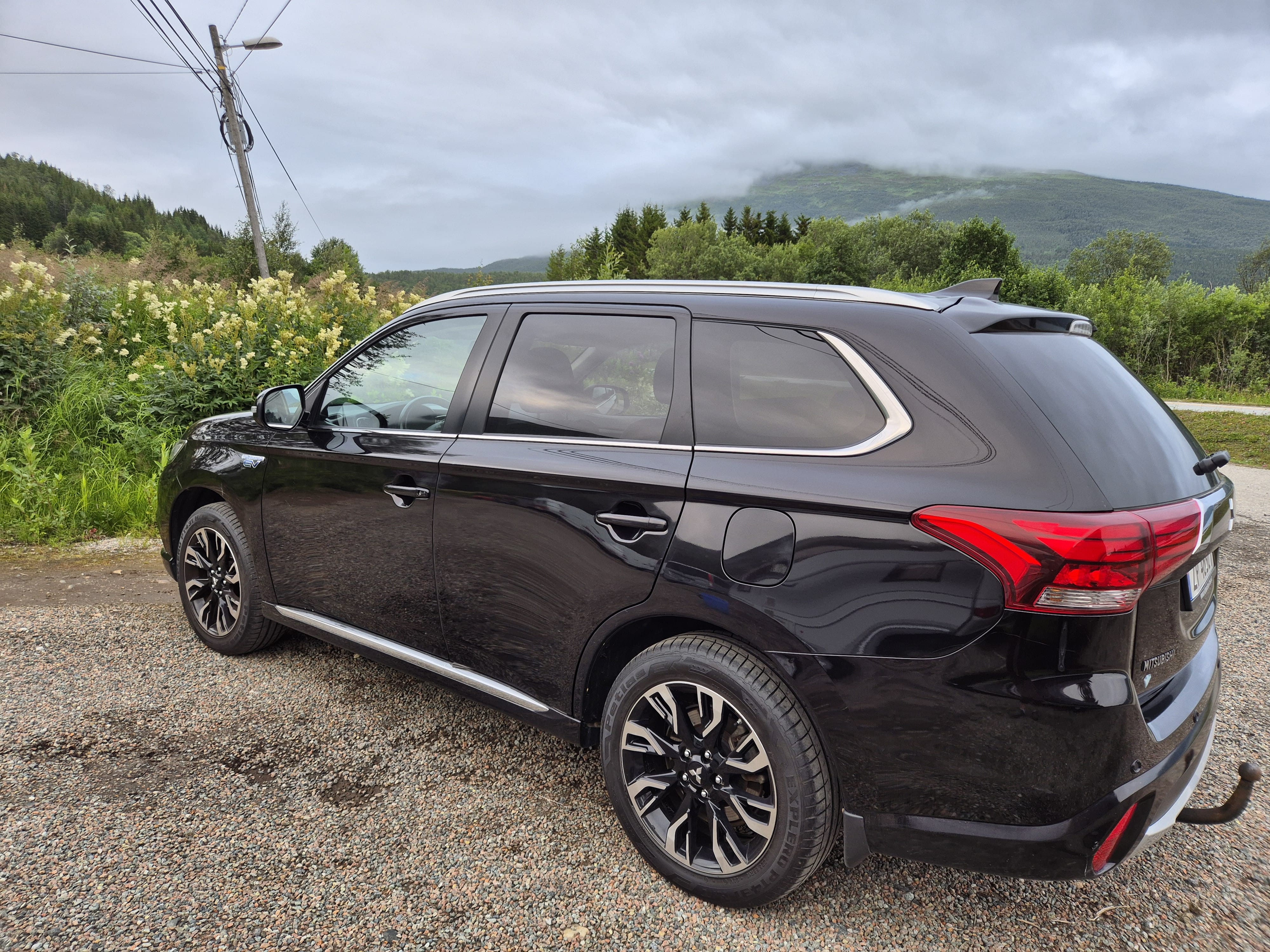 Mitsubishi Outlander PHEV SE med Aircondition